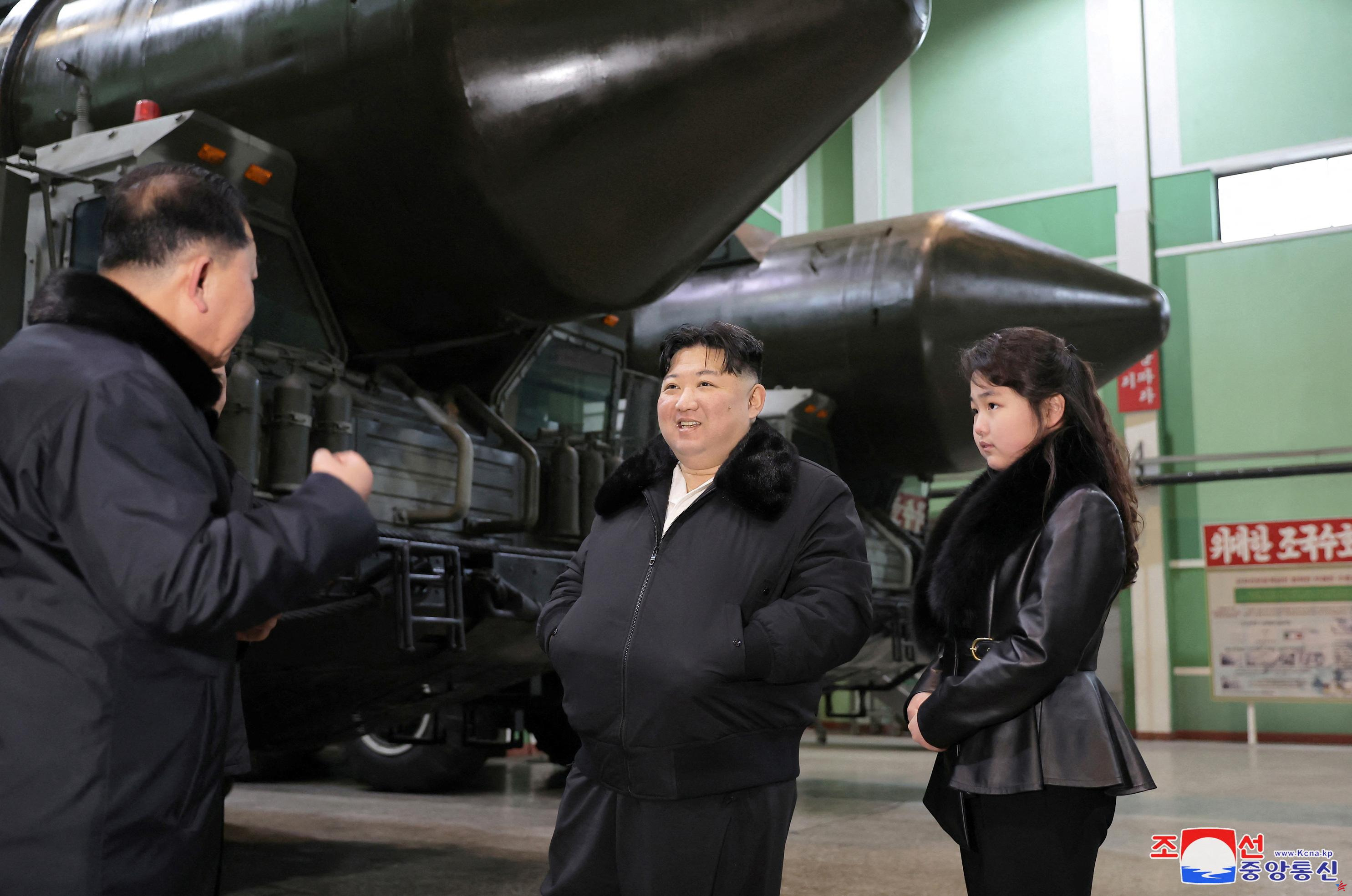 Corea del Norte: Kim Jong-un pide aumentar la producción de lanzamisiles