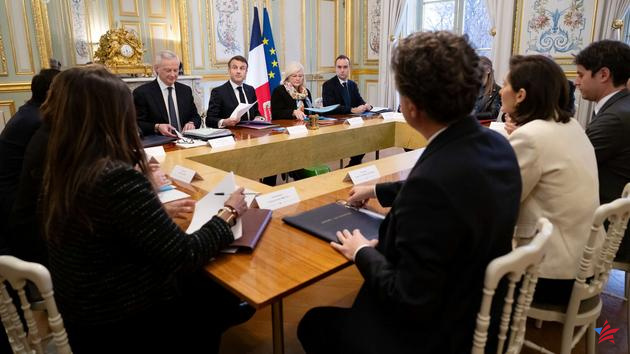 Las implicaciones protocolares de Emmanuel Macron durante el primer Consejo de Ministros