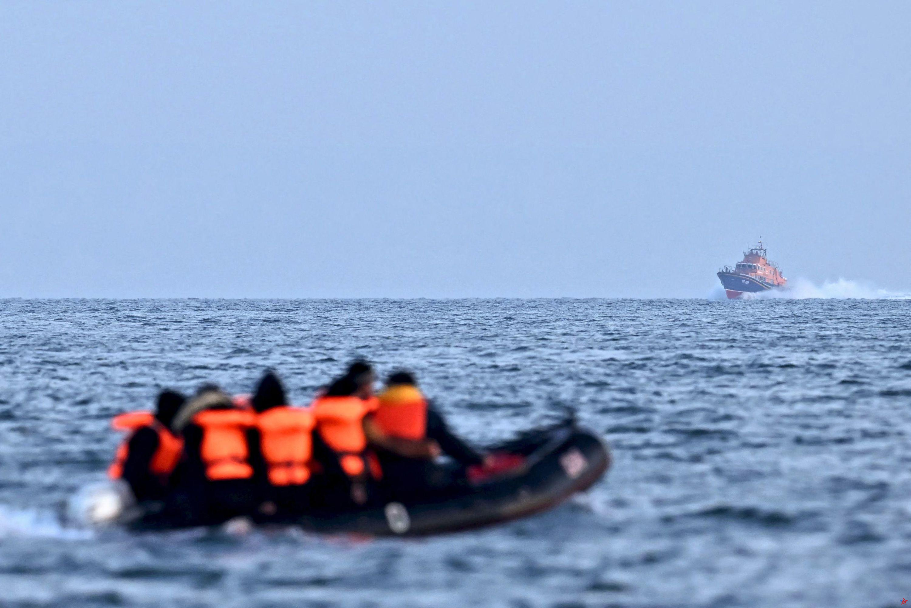 Canal: al menos cinco migrantes mueren en agua helada al intentar cruzar
