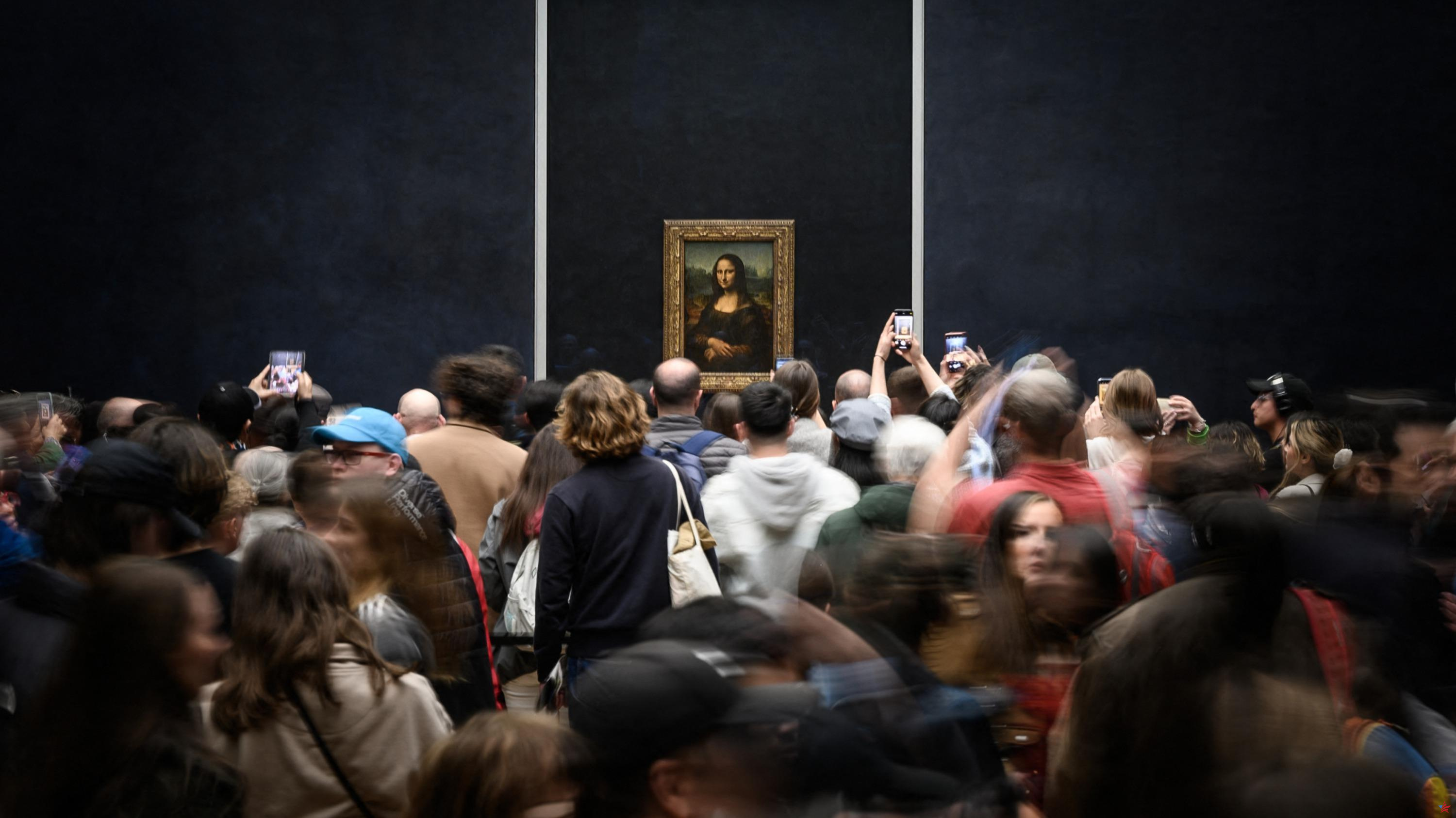 El aumento del 30% en las entradas no disuade a la mayoría de los turistas en el Louvre