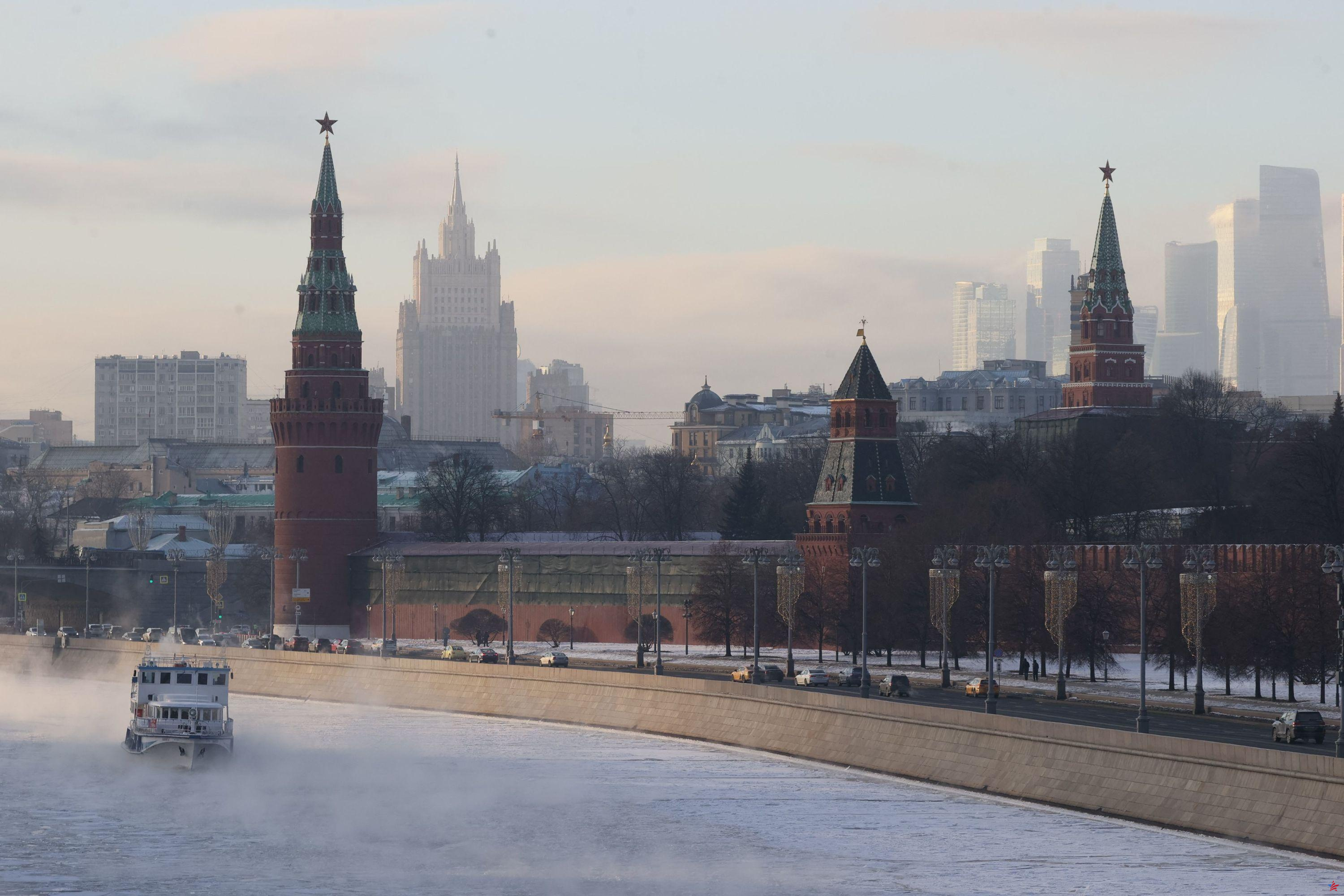 Rusia: mujeres movilizadas protestan bajo los muros del Kremlin