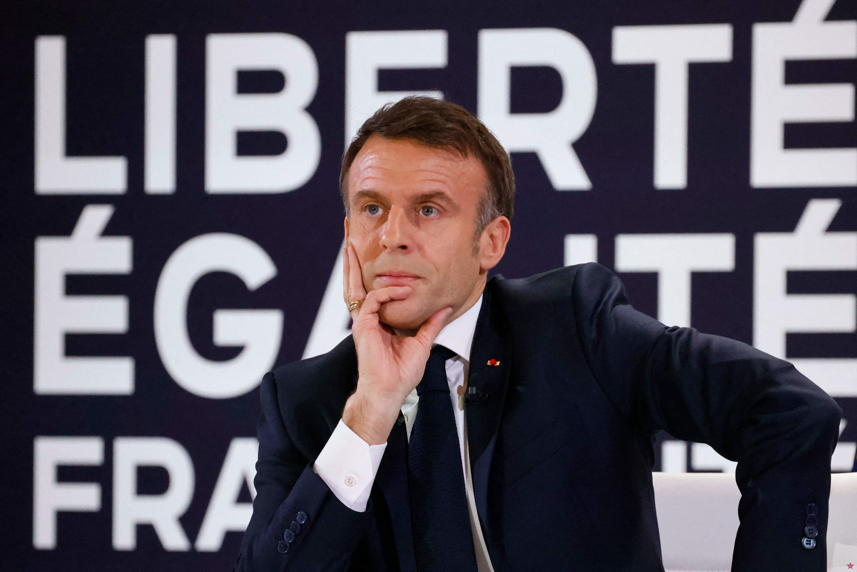 Emmanuel Macron “no se arrepiente” de haber defendido la “presunción de inocencia” de Gérard Depardieu