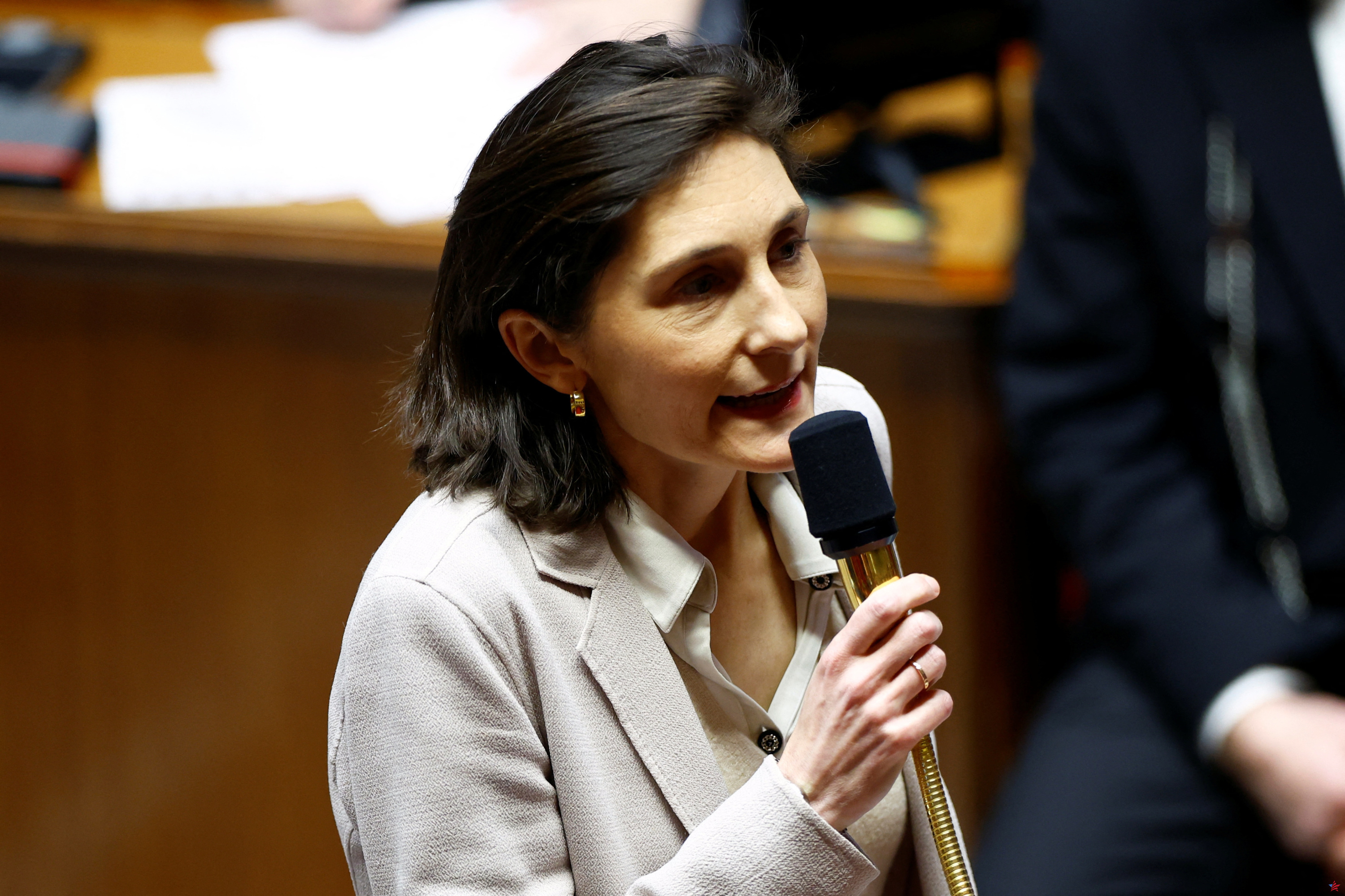 Educación: Amélie Oudéa-Castéra “tuvo razón al pedir disculpas” tras su “comentario torpe”, según Emmanuel Macron