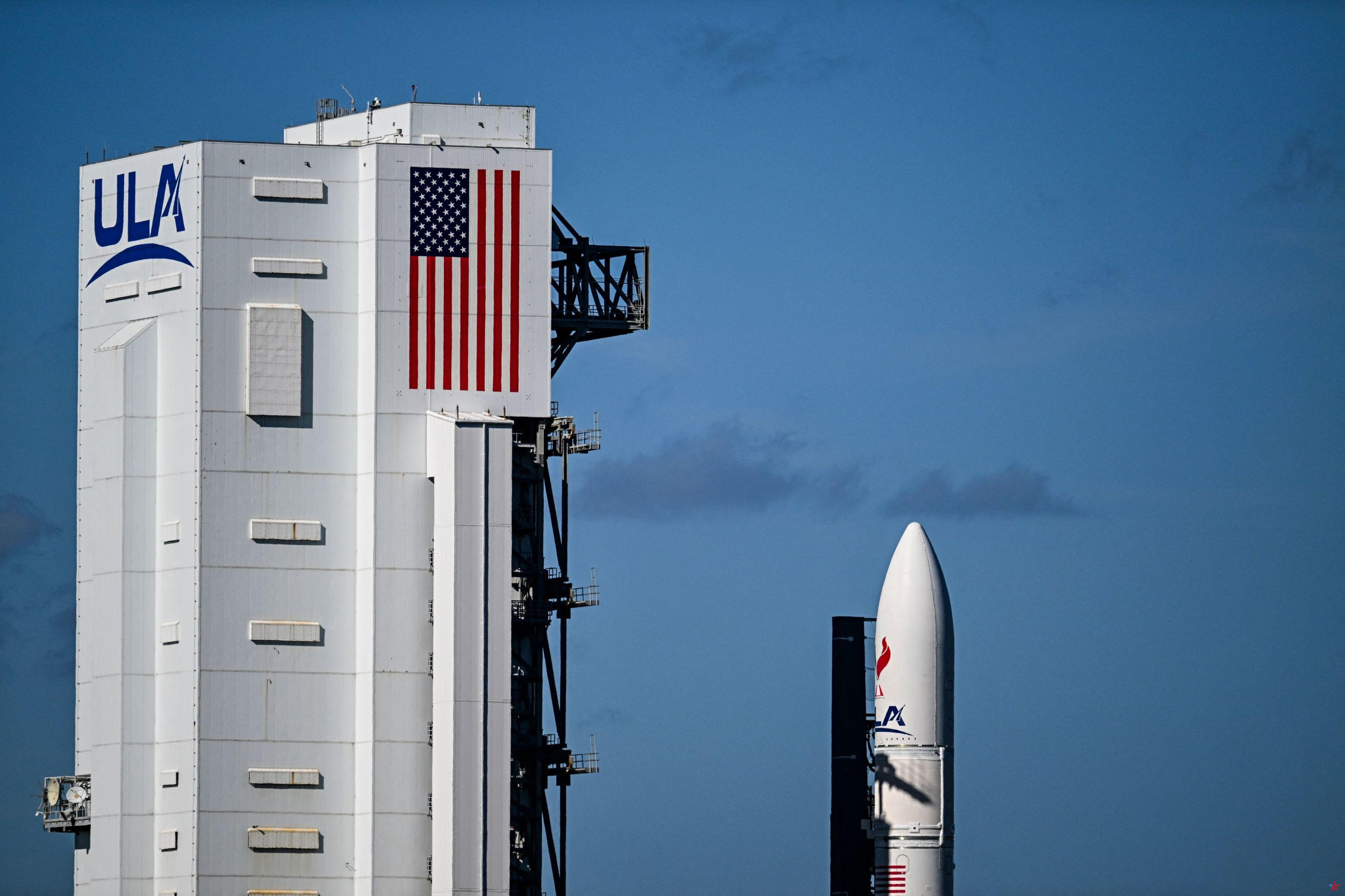 Estados Unidos: un nuevo cohete con un módulo de aterrizaje listo para despegar