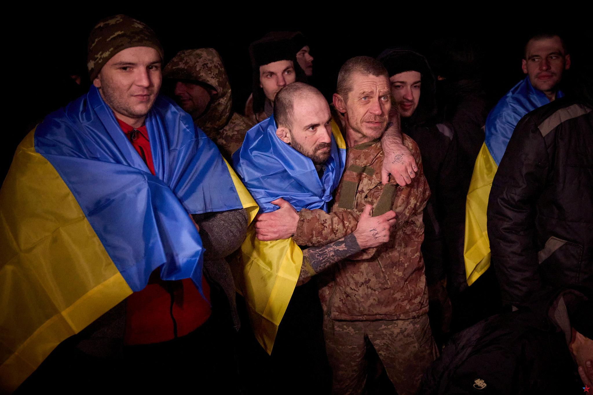 Guerra en Ucrania: Rusia dice haber condenado a más de 200 prisioneros ucranianos