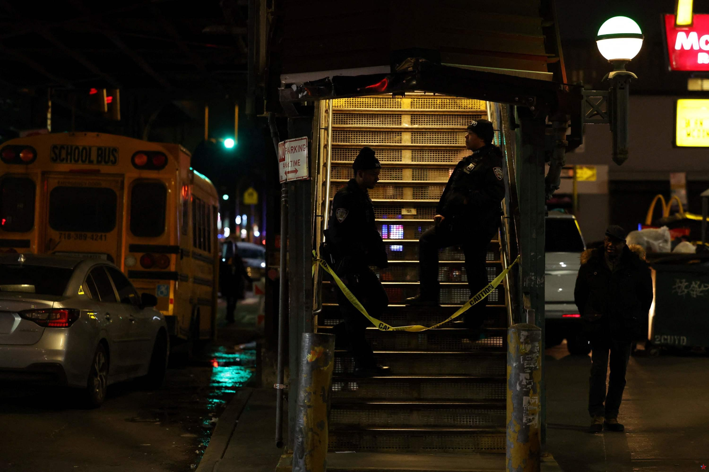 Seis disparos, uno en estado crítico, en el metro de Nueva York