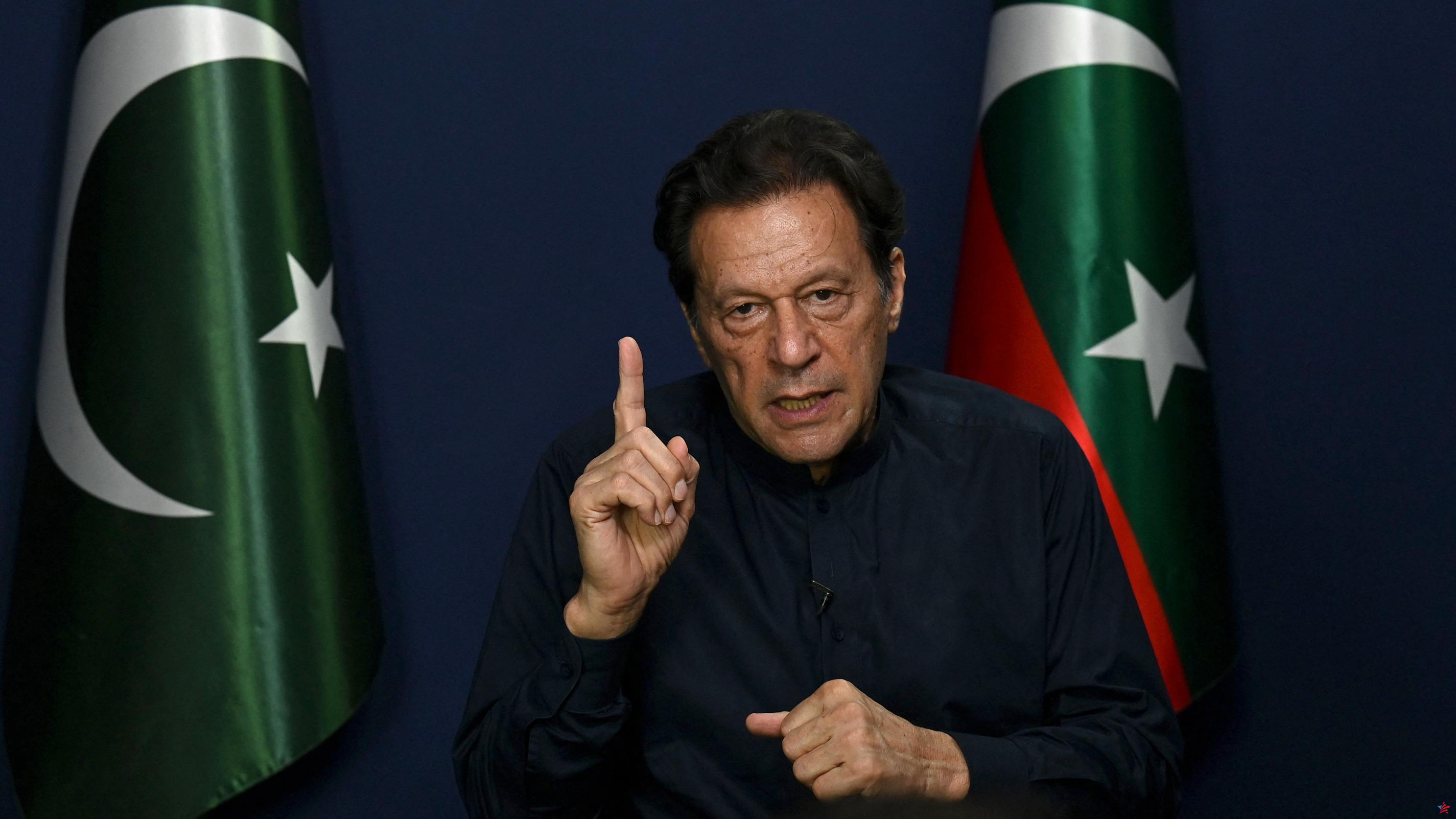 Elecciones en Pakistán: hacia una coalición sin Imran Khan, aunque a la cabeza