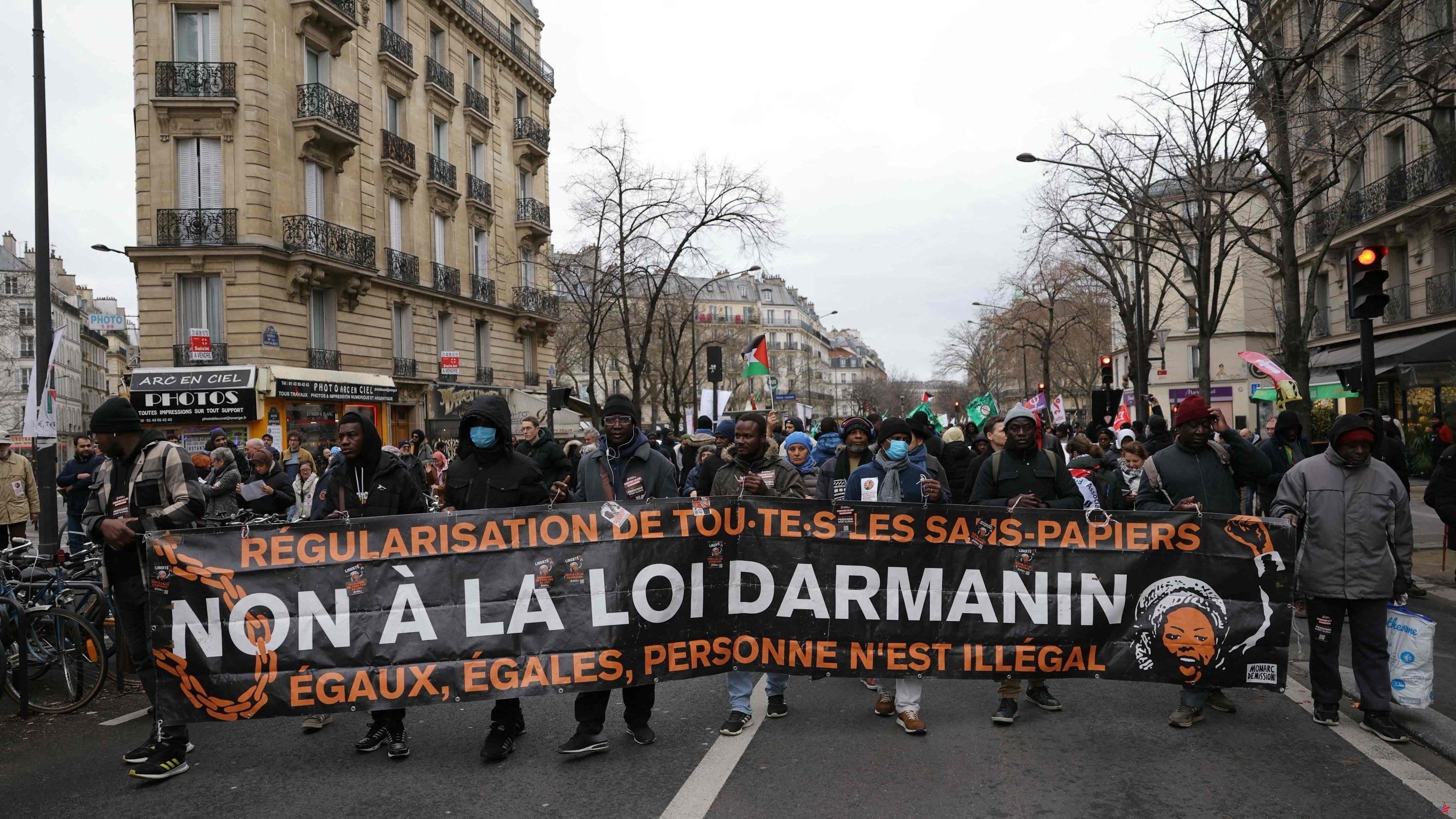 París: nueva manifestación para exigir la derogación de la ley de inmigración