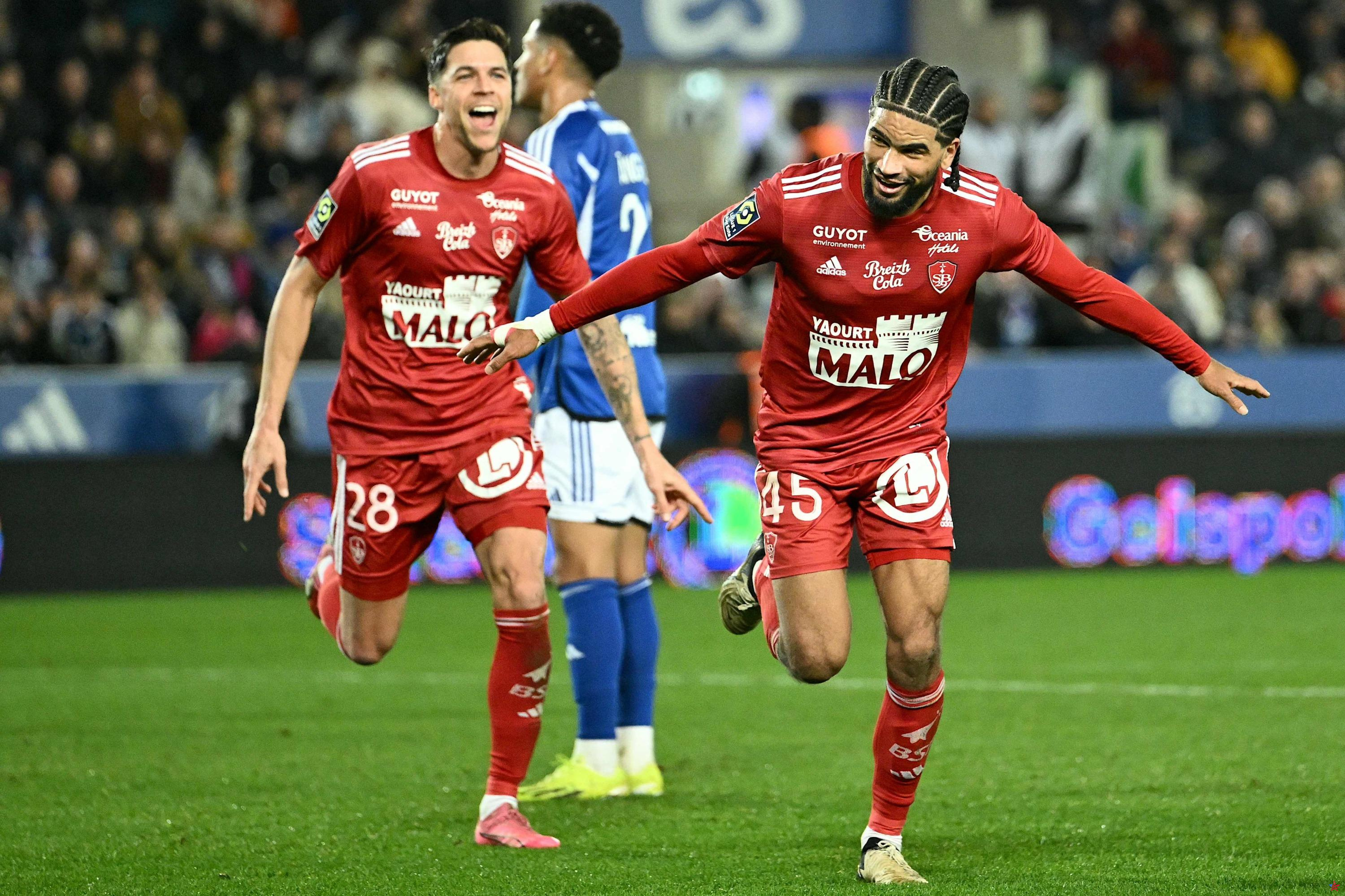 Ligue 1: Brest aplasta a Estrasburgo y se mantiene en la nube
