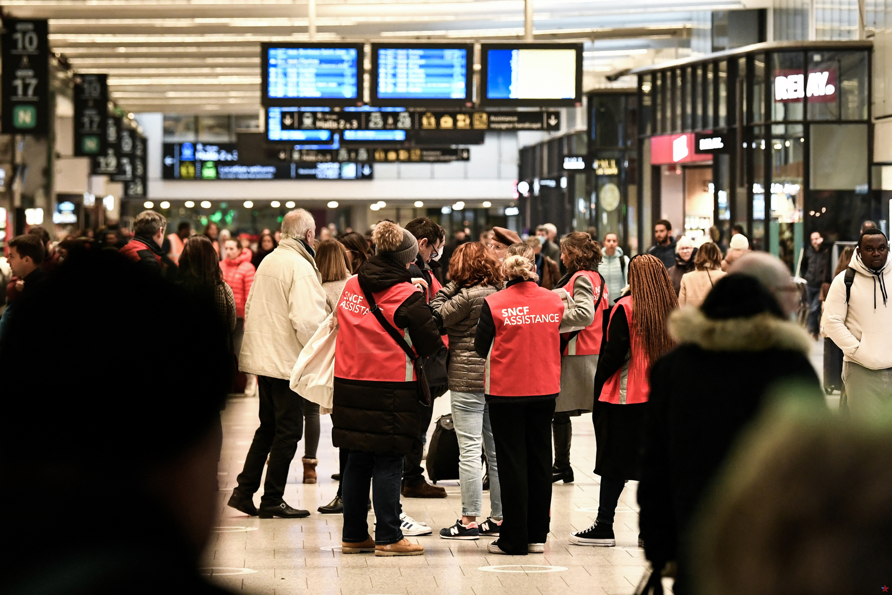 “Estoy decepcionado”: ​​los franceses se organizan ante la probable huelga de la SNCF este fin de semana
