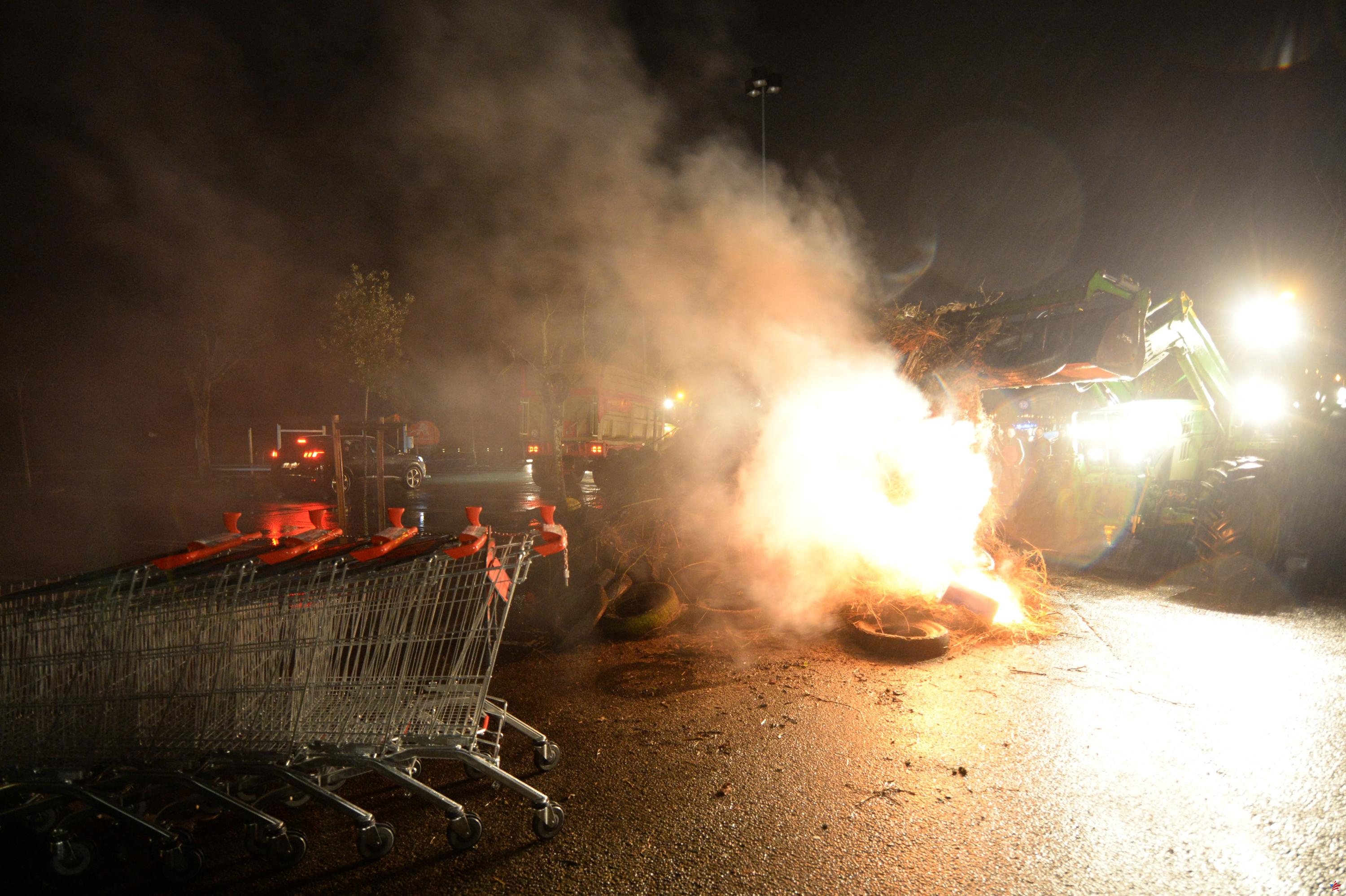 Ira de los agricultores: una cincuentena de supermercados atacados de la noche a la mañana en Alto Loira