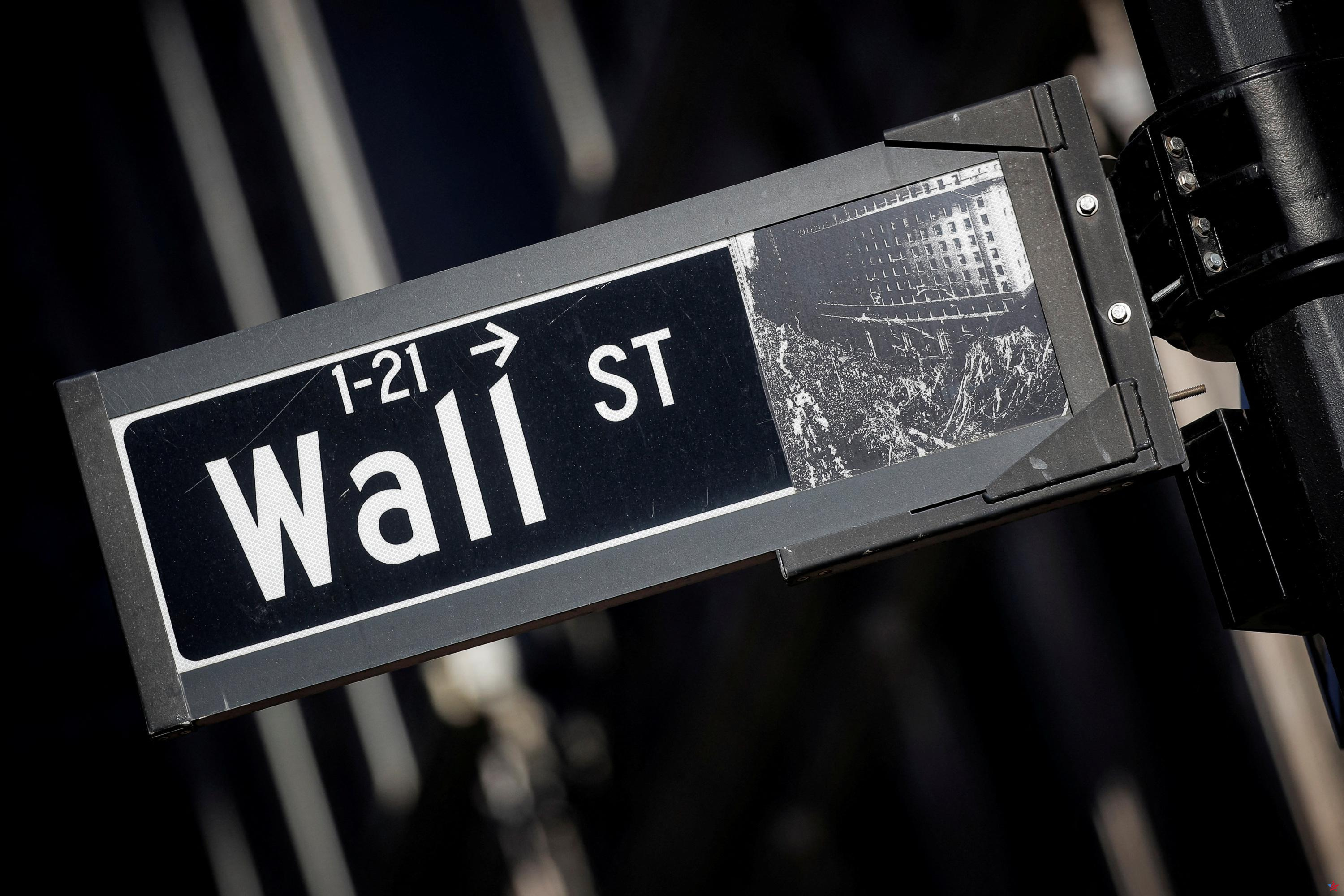 Wall Street cierra a la baja, lastrado por la tecnología