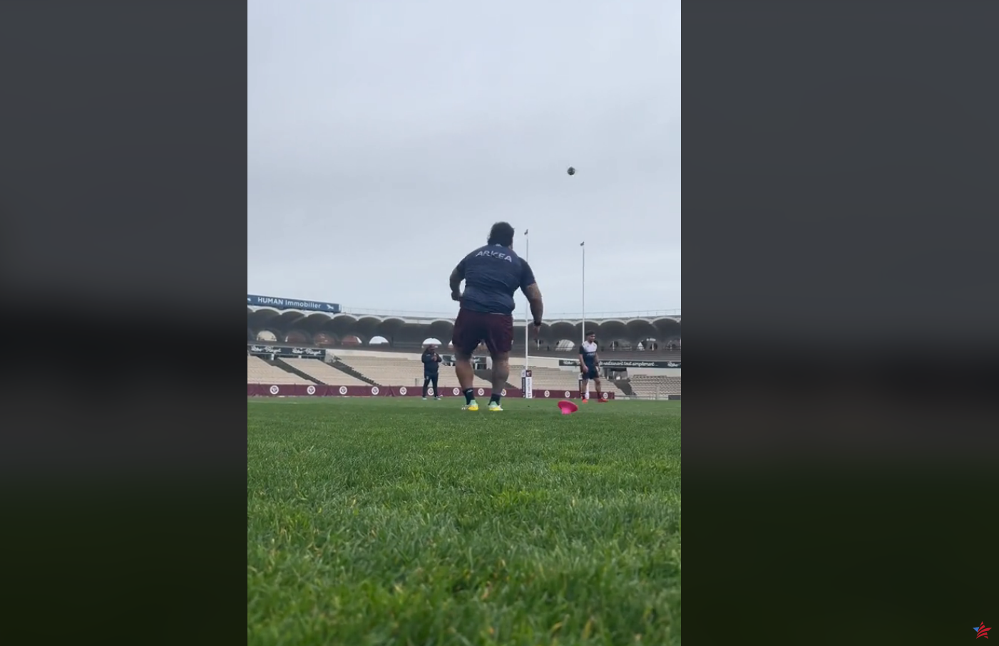 Rugby: cuando el pilar Ben Tameifuna, de 148 kg, marca tranquilamente un penalti de córner (en vídeo)