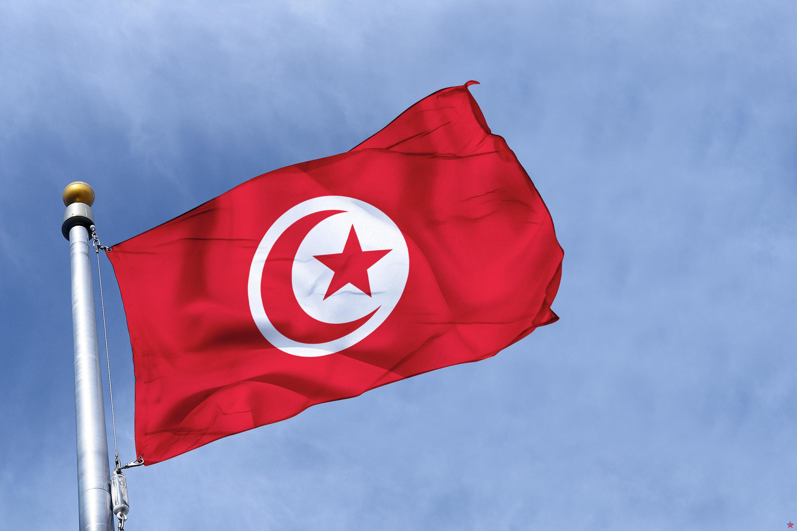 Un teólogo islamista amenazado de expulsión abandona Francia y se une a Túnez