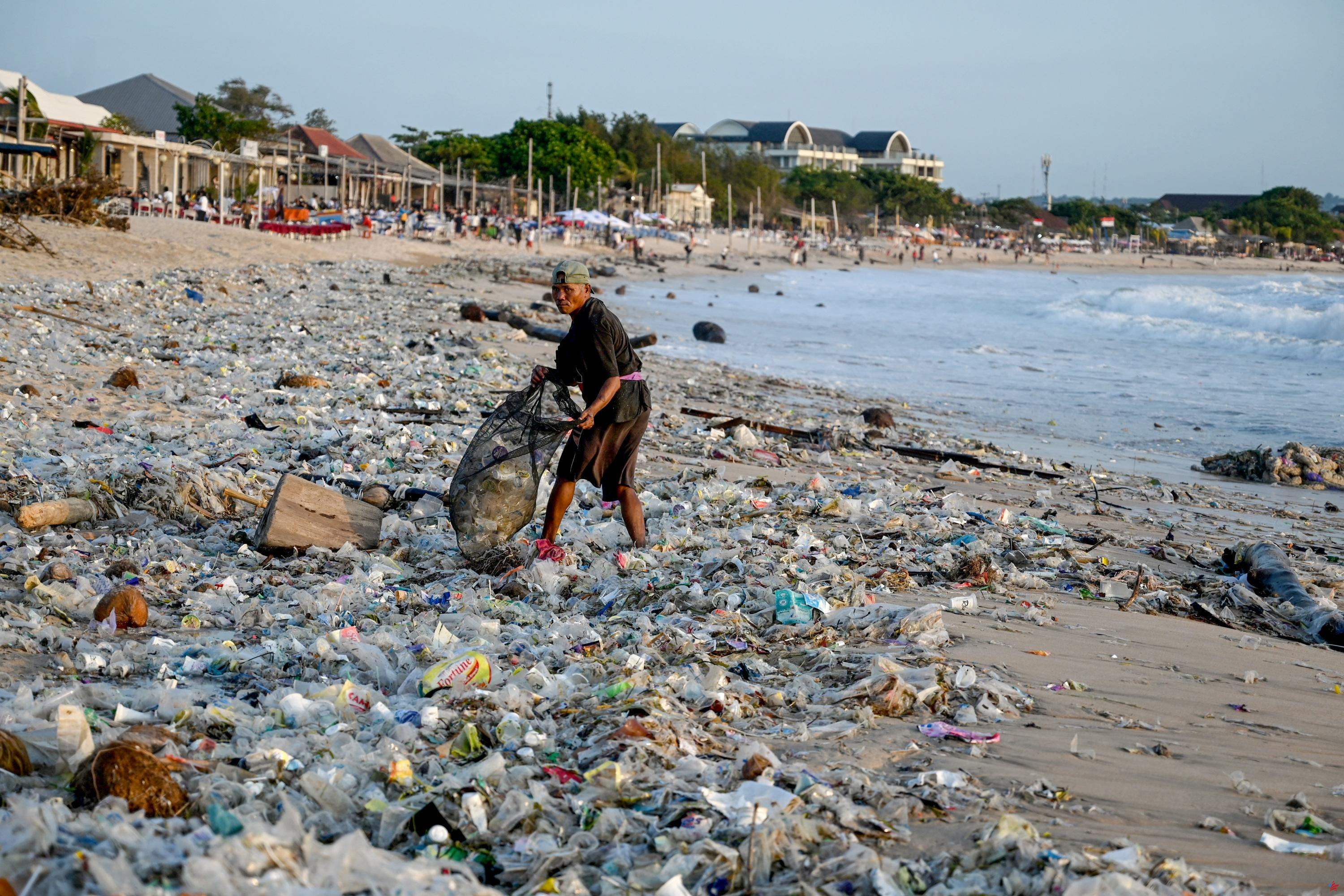 “Lo que veo es todo este plástico”: Bali se ahoga en la basura, para gran temor de los turistas