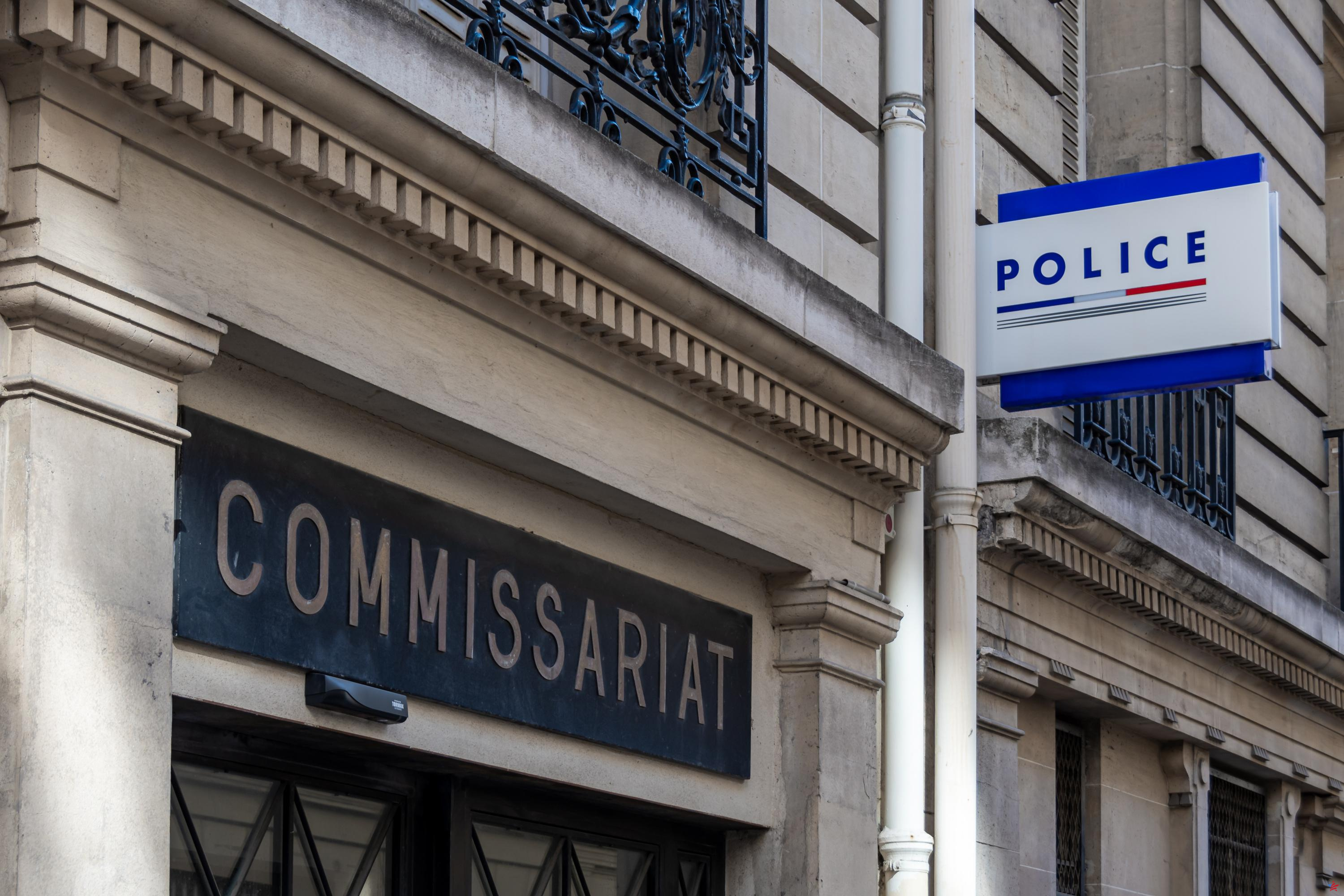 Mujer asesinada con cuchillo en su casa de París: un hombre bajo custodia policial