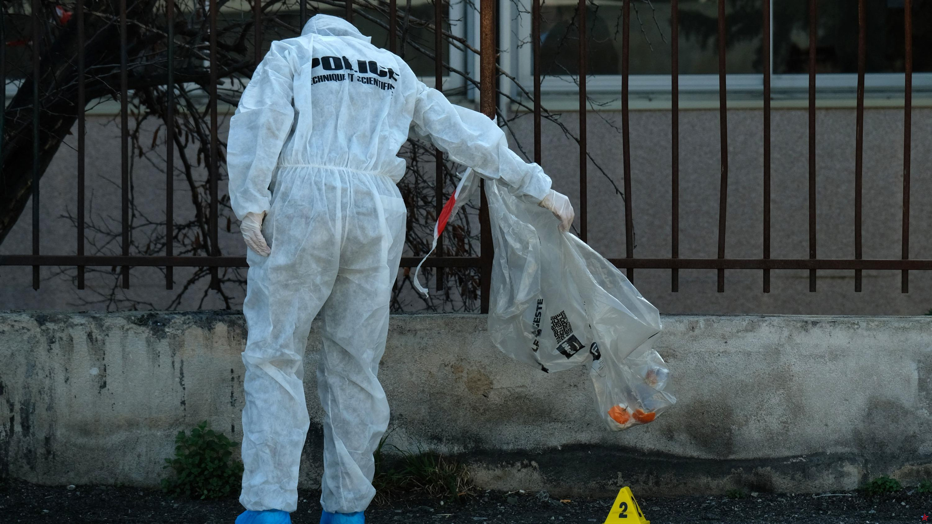 Molestos por el olor, los vecinos de Saint-Étienne descubrieron un cadáver envuelto en dos colchas atadas con una cuerda.