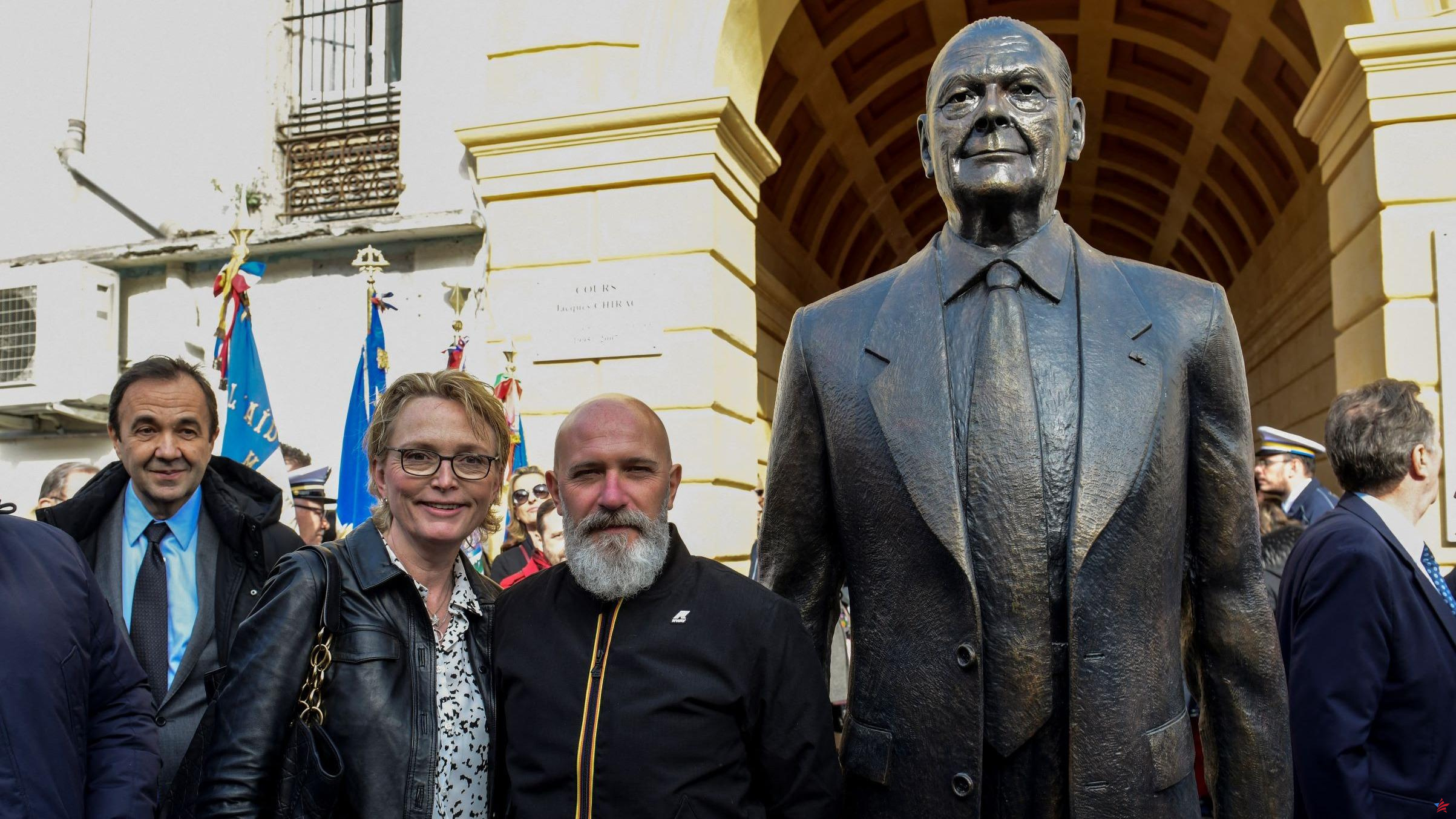 Niza: los dedos de la estatua de Jacques Chirac una vez más cortados