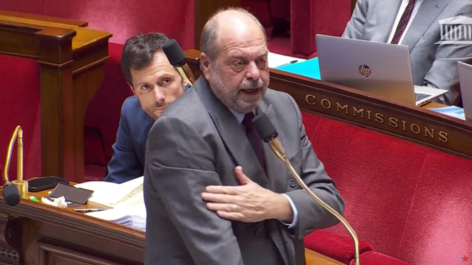Asamblea: acusado por la RN de haber hecho una quenelle dentro del hemiciclo, Dupond-Moretti imita el gesto