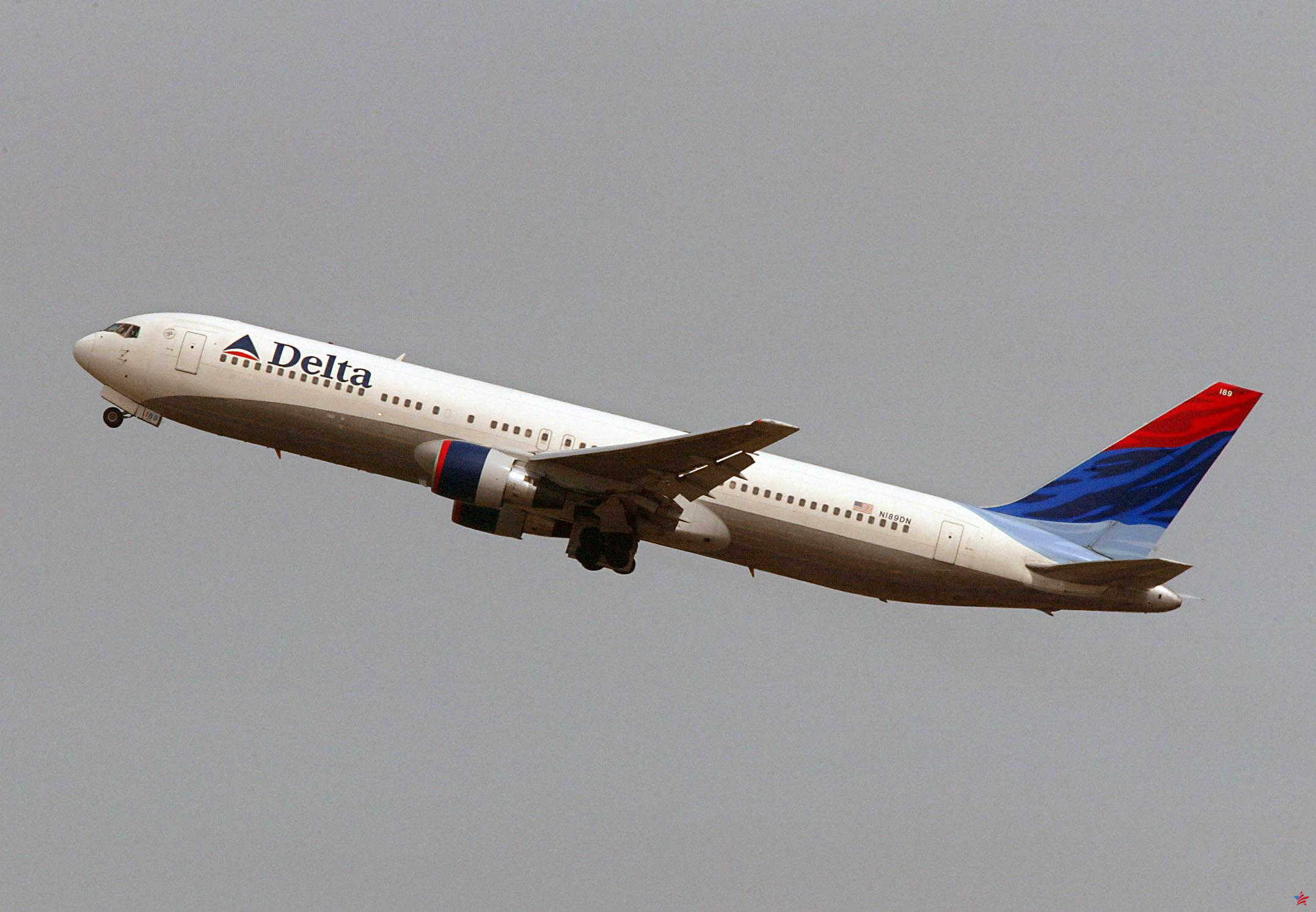 Estados Unidos: Pasajera de vuelo de Delta amenazada con ser excluida por no llevar sujetador