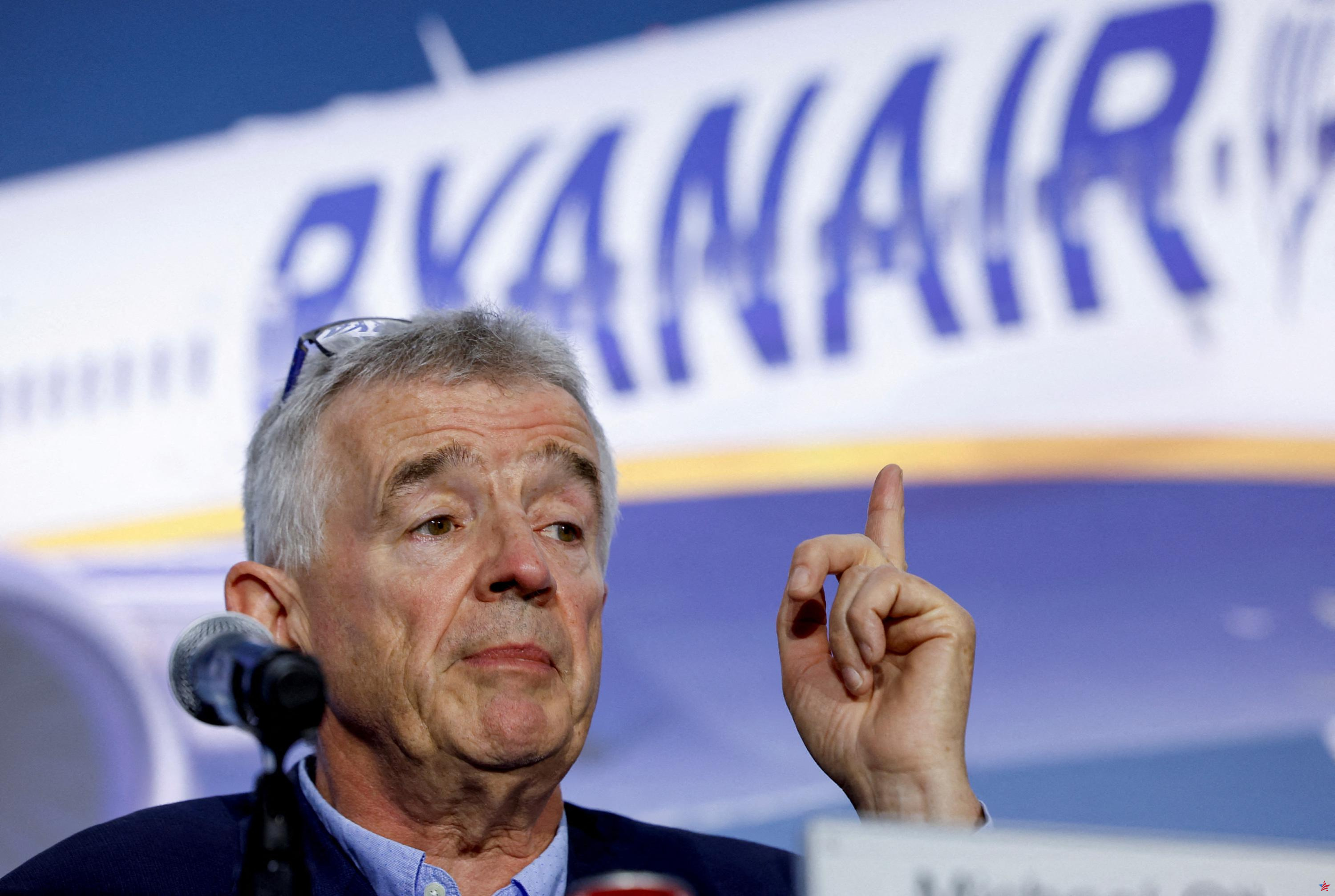 “Llaves bajo el suelo”, “faltan manijas”… Ryanair aborda su propio proveedor de aviones Boeing