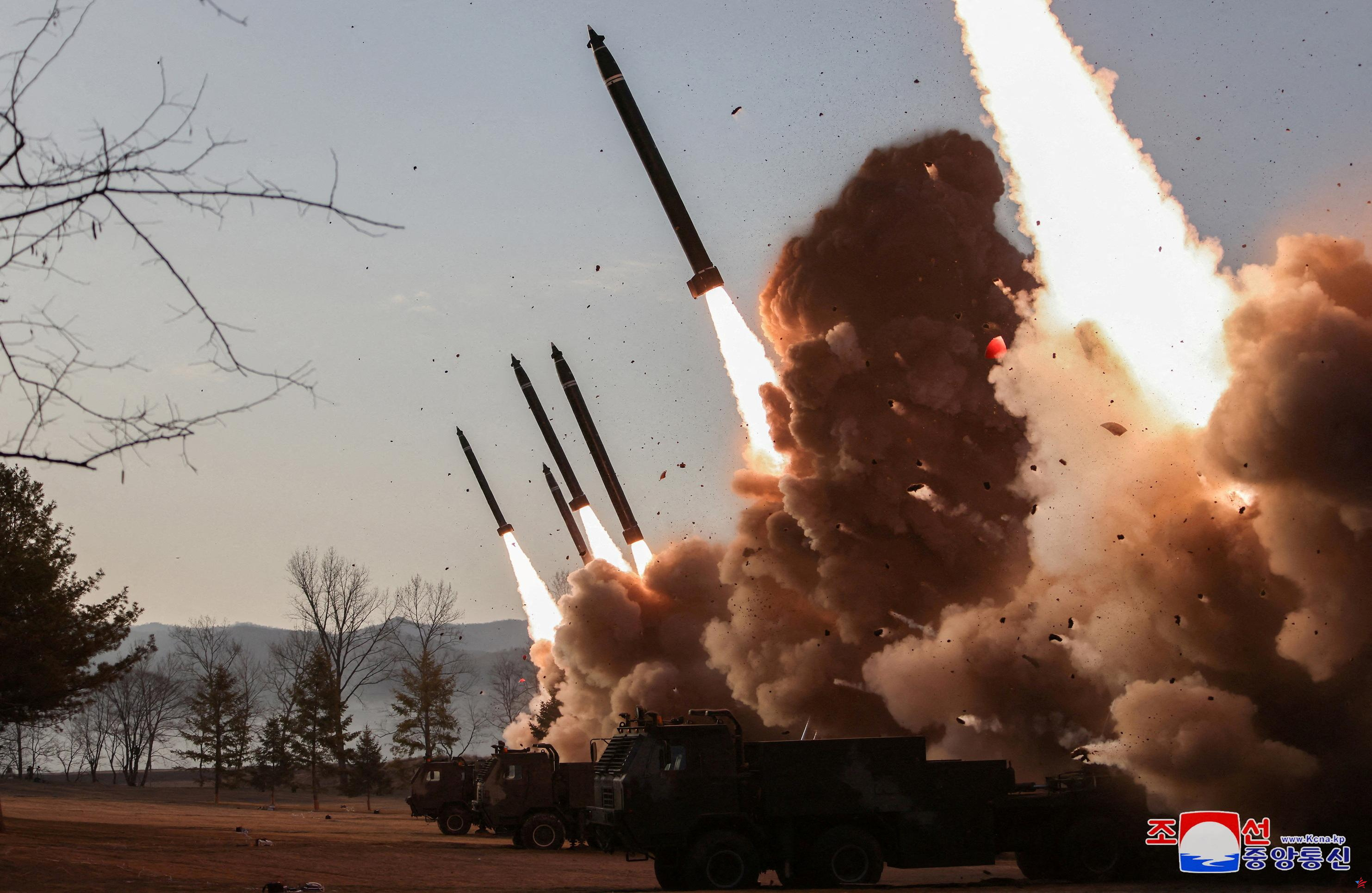 Corea del Norte: lanzacohetes “muy grandes” probados bajo la supervisión de Kim Jong-un
