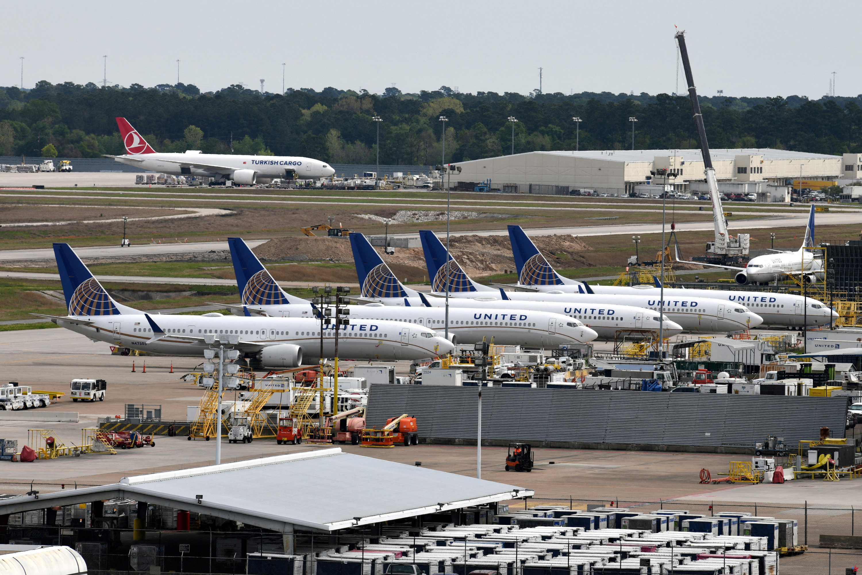 Nuevo incidente con un Boeing: un 737 de United Airlines aterrizó sin un panel exterior