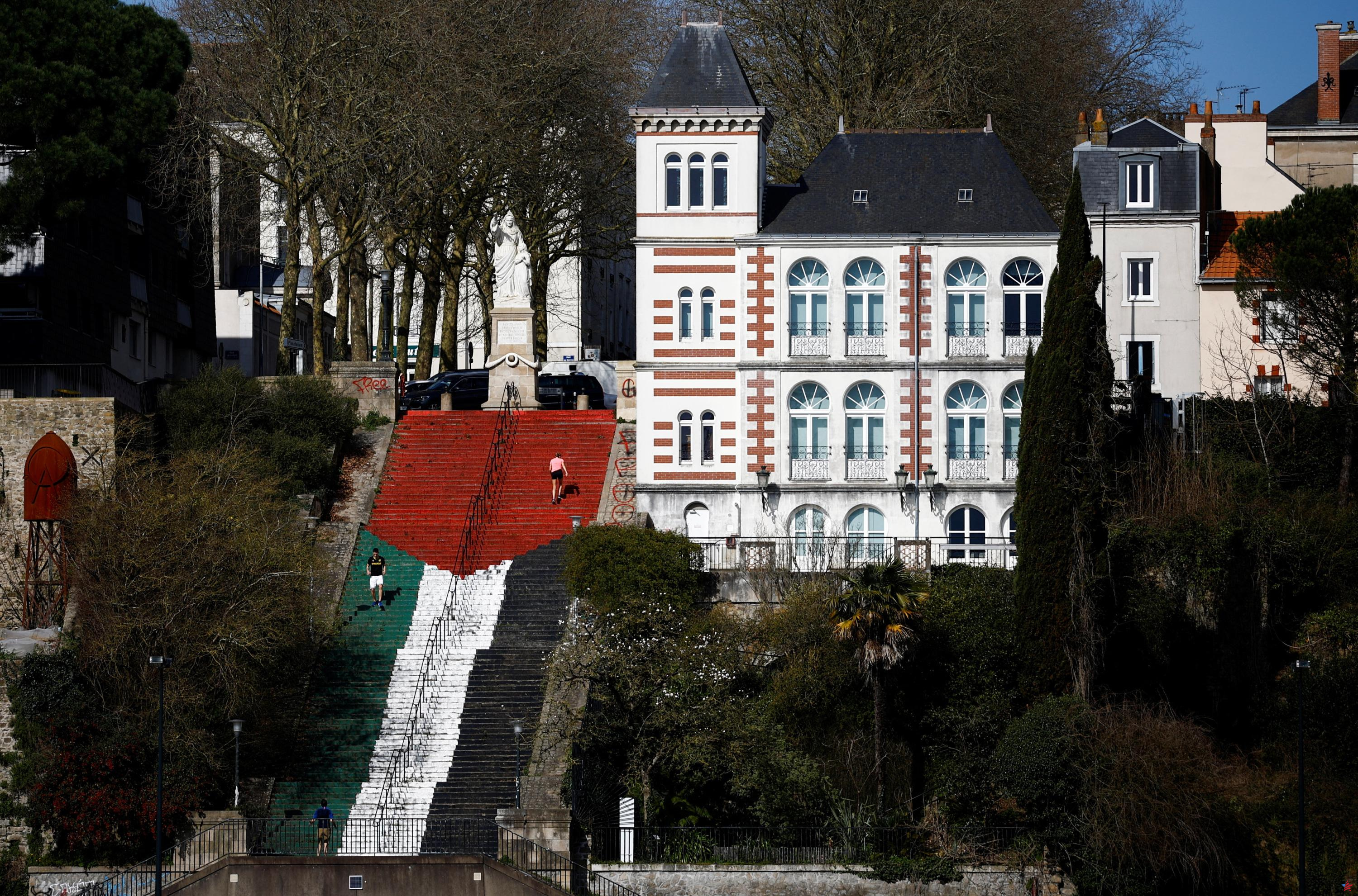 Banderas palestinas pintadas en Nantes: la oposición exige su limpieza, el alcalde lamenta una polémica