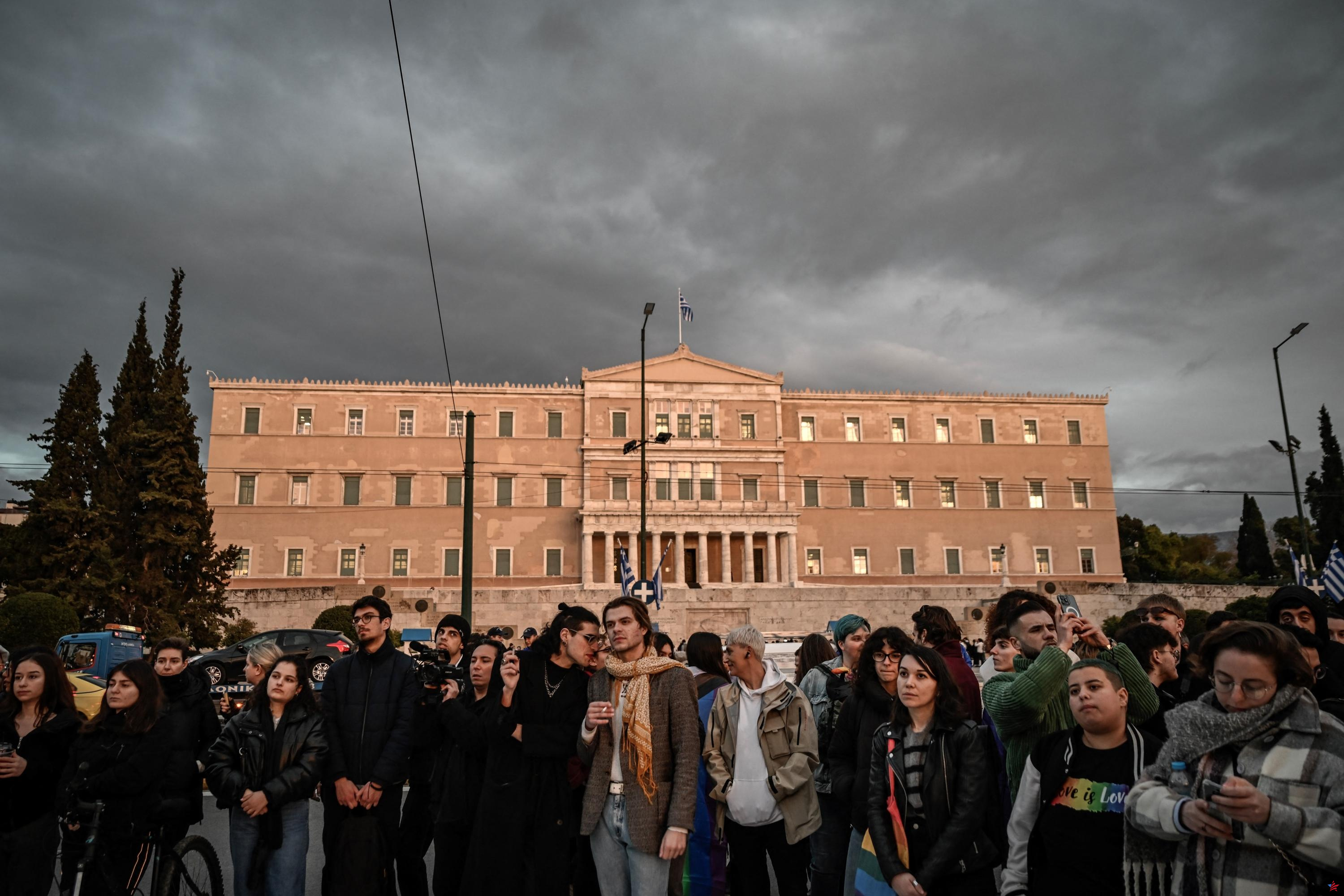 Grecia: el primer matrimonio entre personas del mismo sexo se celebró bajo protección policial