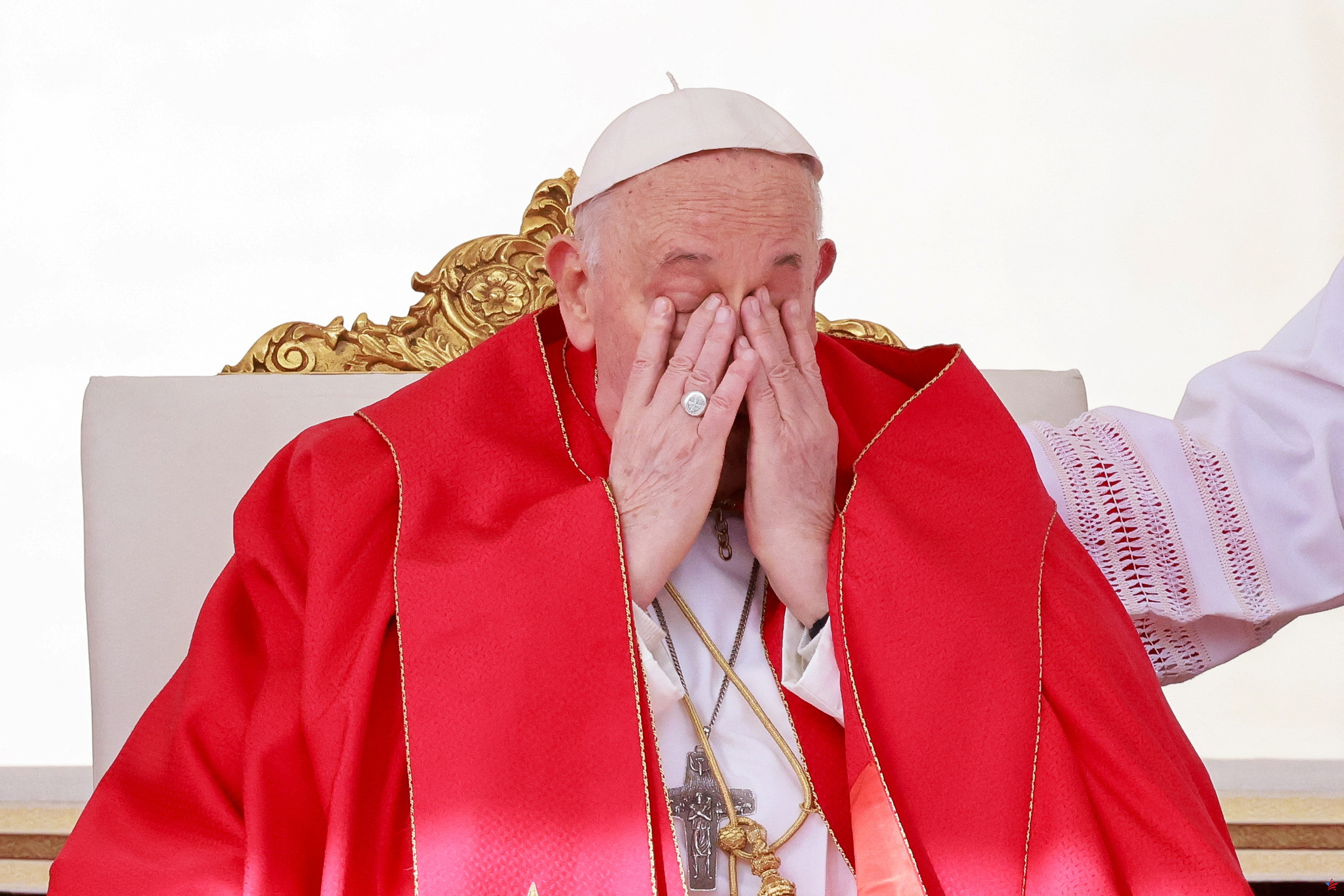 El Papa Francisco renuncia a pronunciar su homilía en plena misa del Domingo de Ramos