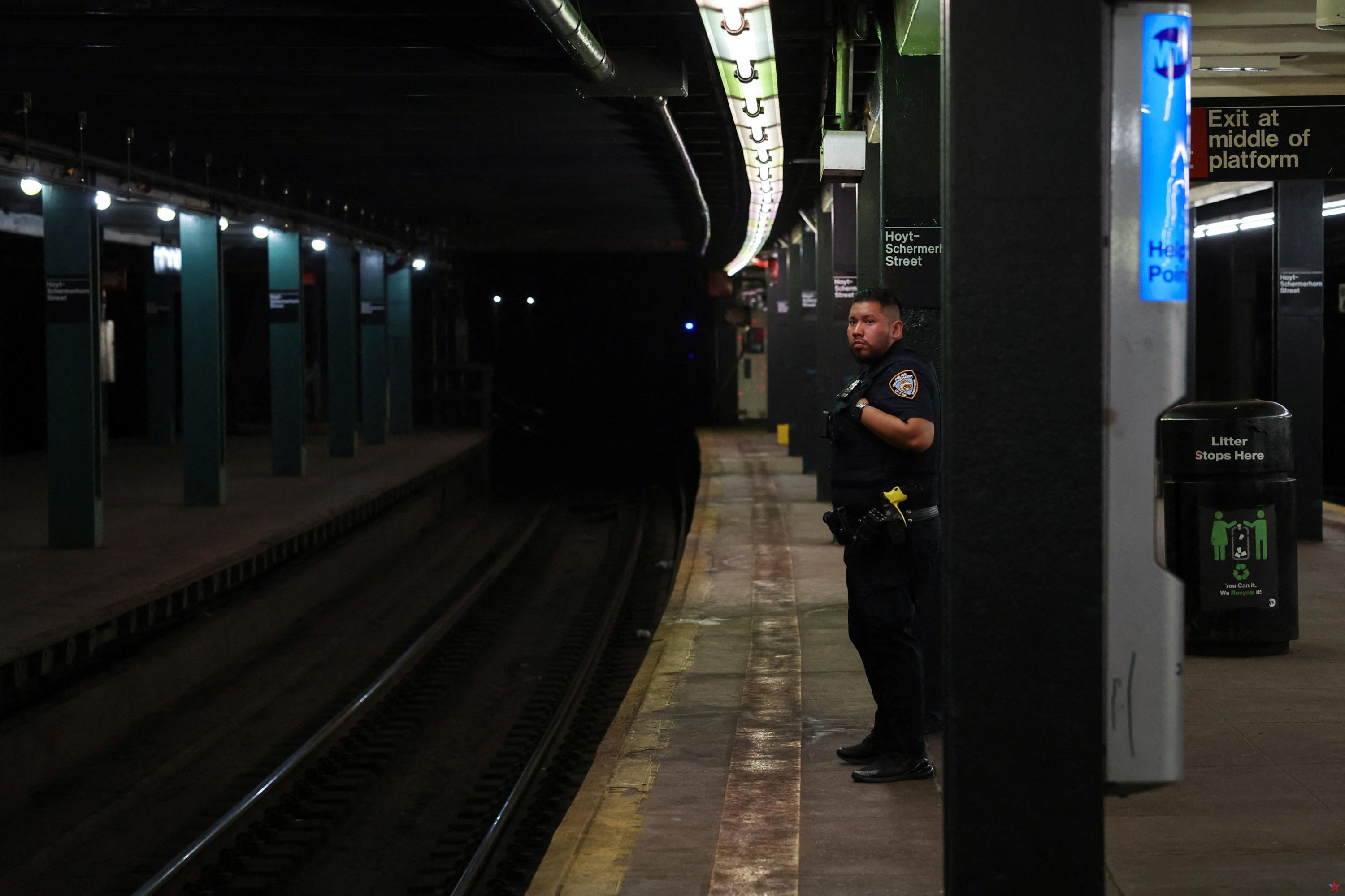 Nueva York: hombre arrestado sospechoso de empujar a un pasajero a las vías del metro
