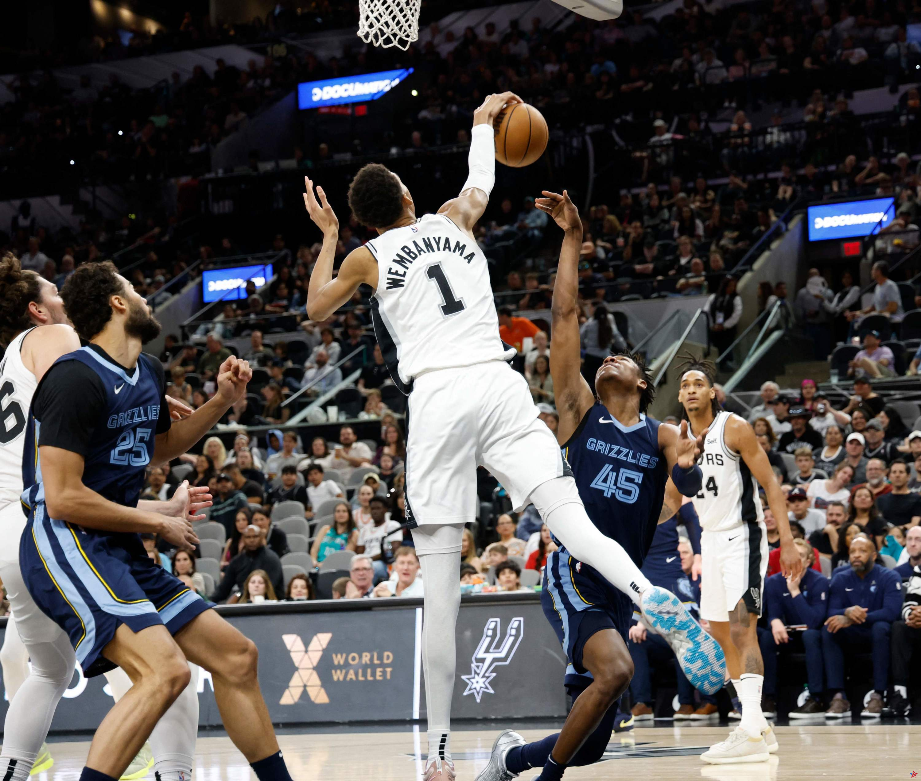 NBA: contraataque, rebote y mate, la fenomenal acción de Wembanyama con los Spurs