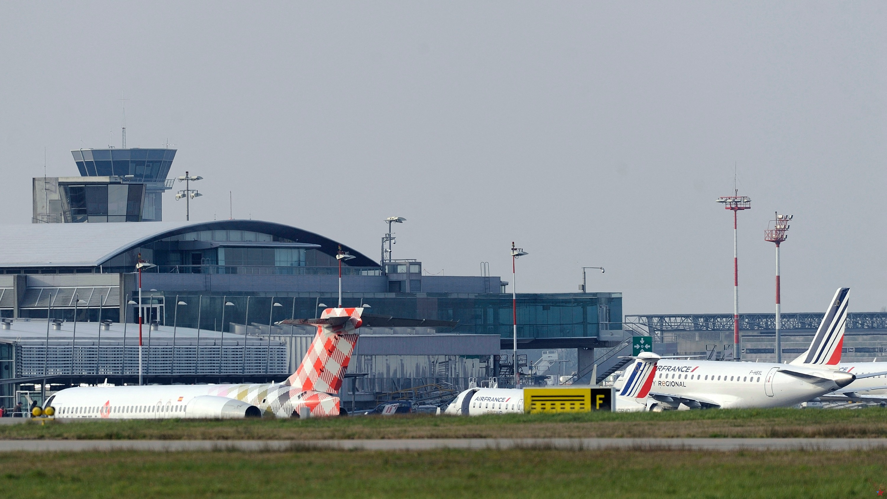En Nantes, un avión de recreo aterriza sin piloto en la pista del aeropuerto