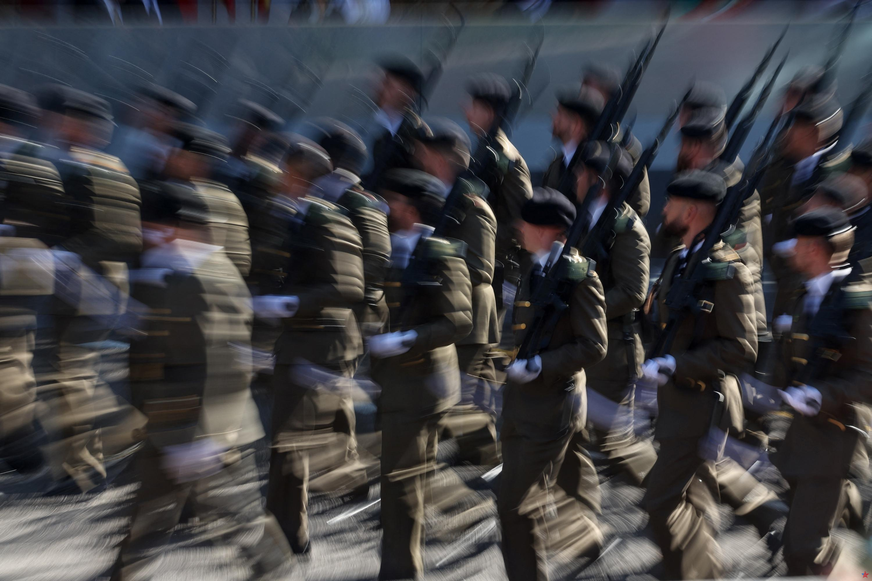 Ley trans en España: los soldados cambian de género... para aumentar su salario
