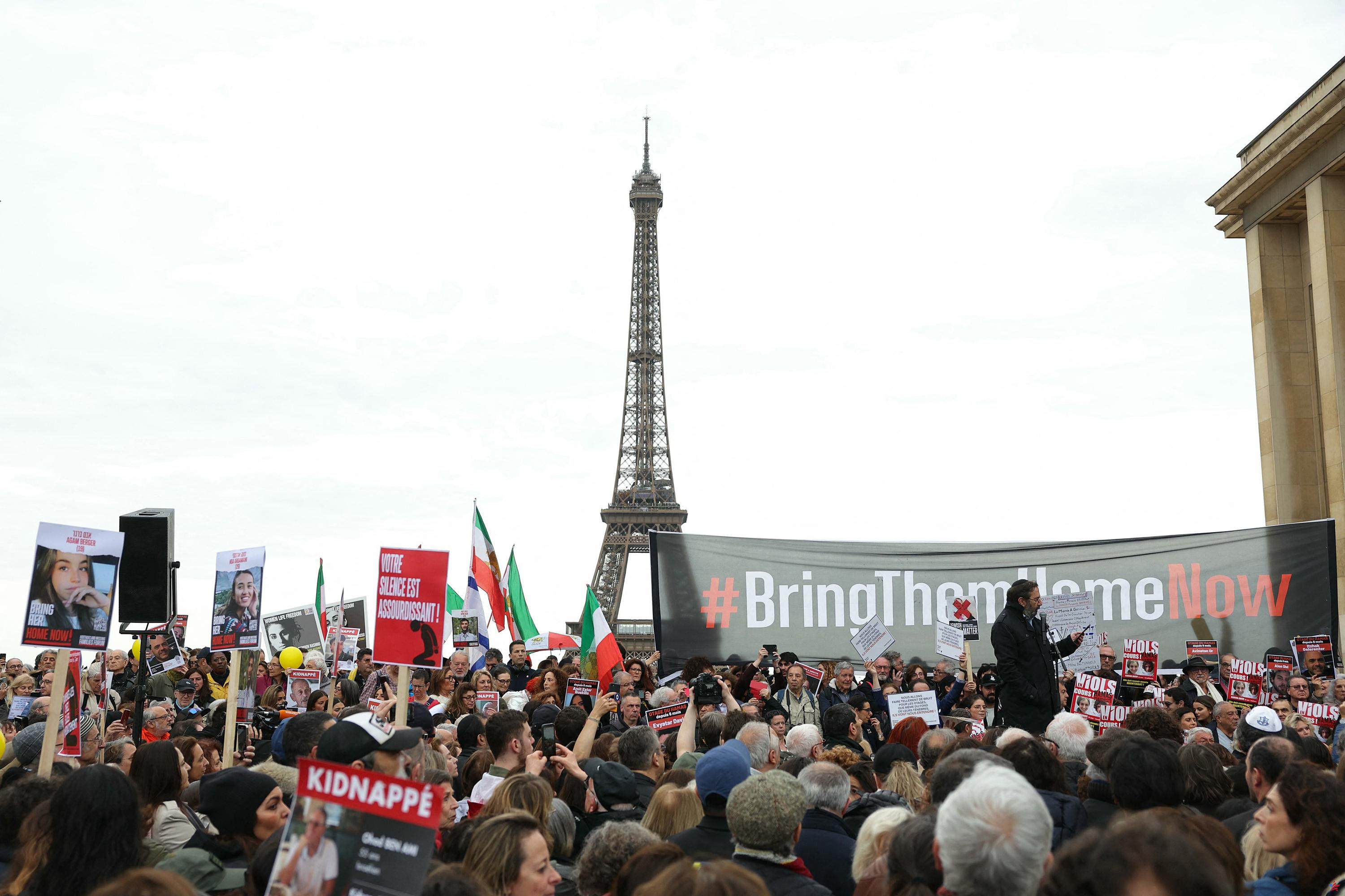 7 de octubre: más de mil manifestantes en París exigen “la liberación de los rehenes israelíes”