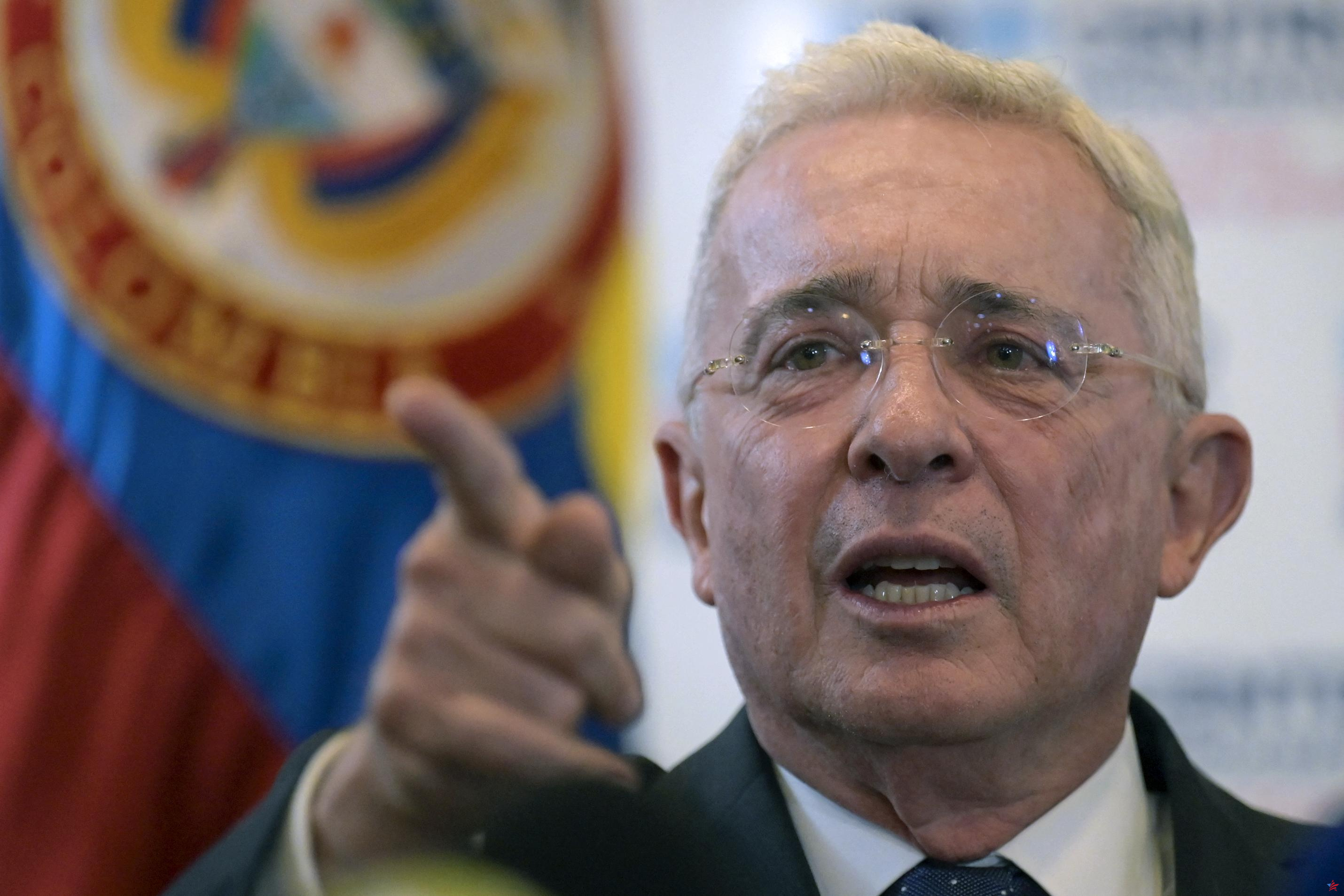 Colombia: El expresidente Uribe será juzgado por manipulación de testigos