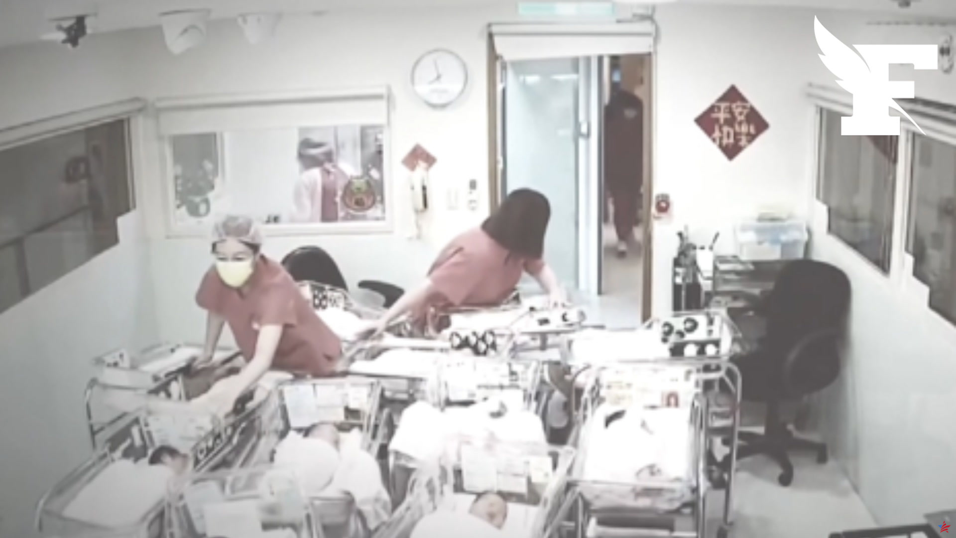 Terremoto de Taiwán: las enfermeras se aferran a las incubadoras para salvar a los bebés