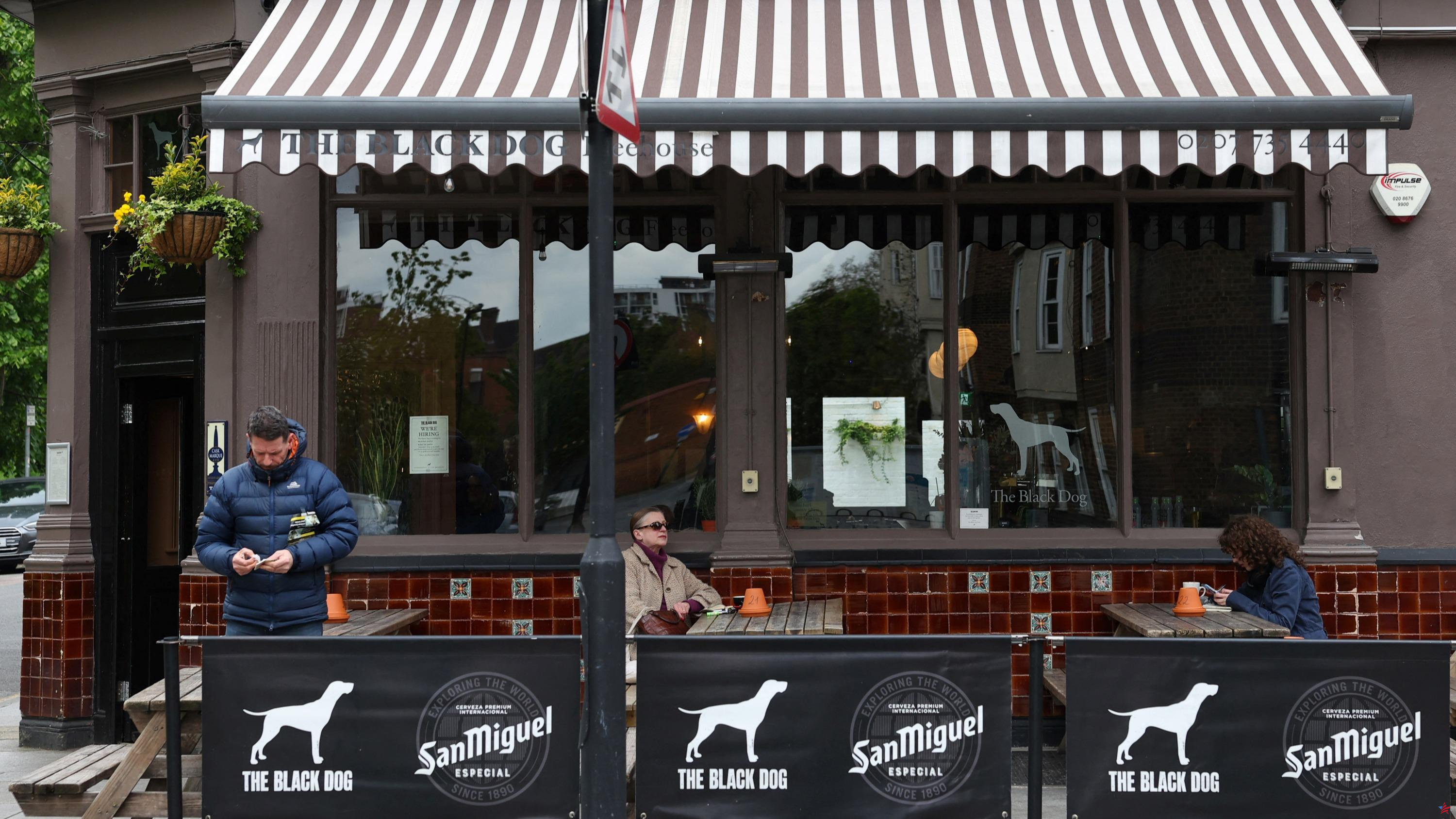 Los fans de Taylor Swift hacen del pub londinense Black Dog su nuevo lugar de peregrinación