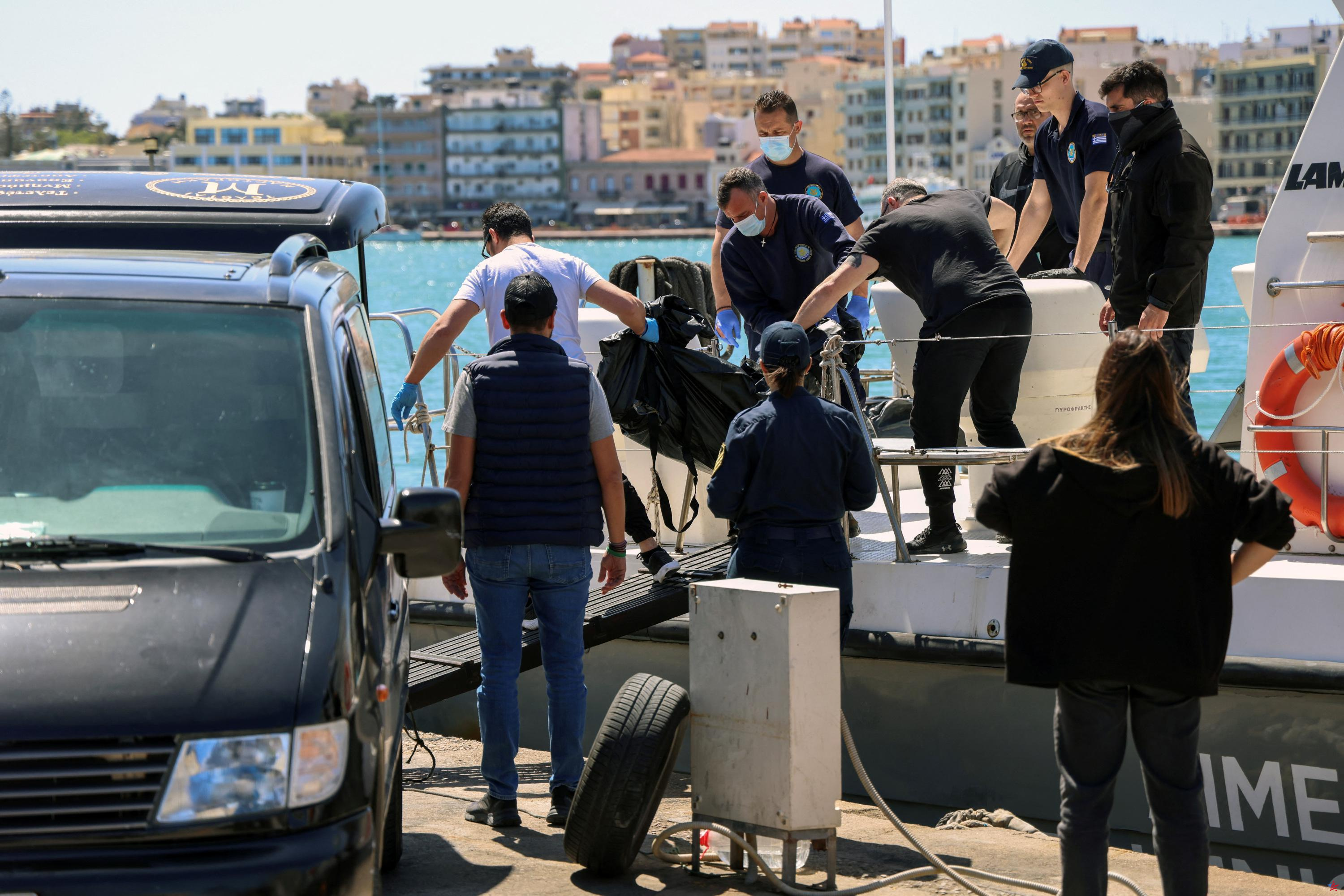 Grecia: encontradas muertas tres niñas desaparecidas durante el naufragio de un barco de inmigrantes
