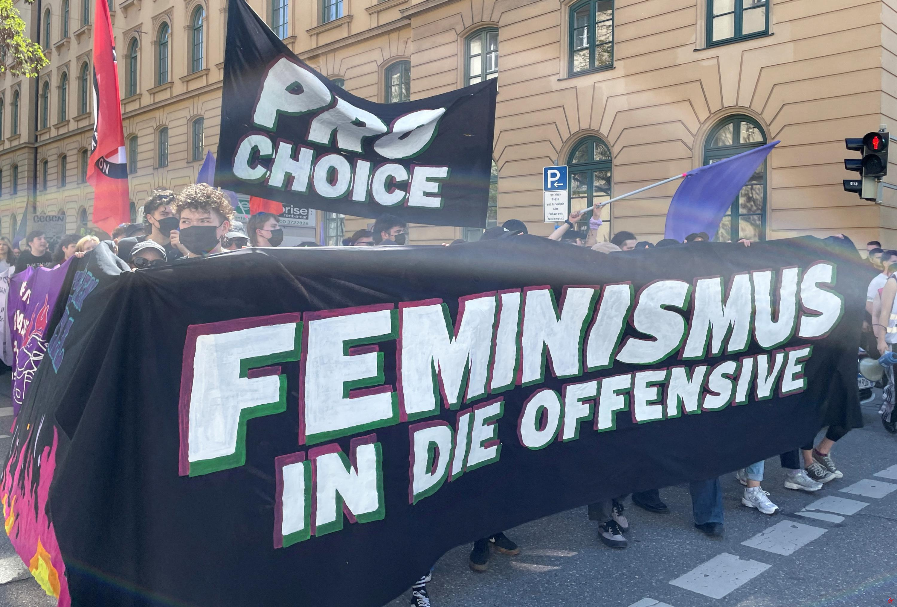 Alemania: los abortos deberían autorizarse hasta las 12 semanas, concluye una comisión creada por Olaf Scholz