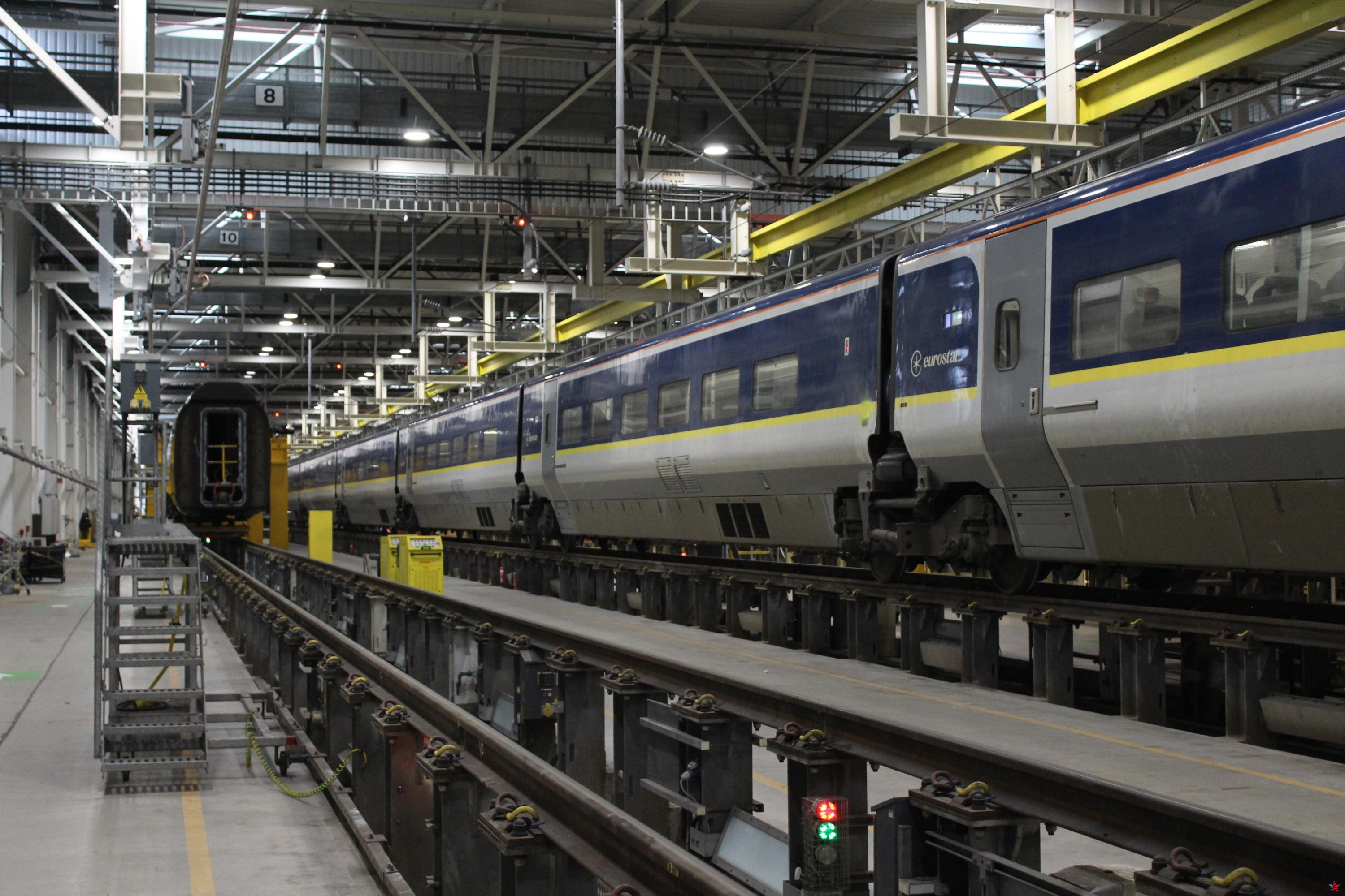 El Eurostar cumple 30 años: entre bastidores en el centro de mantenimiento de trenes que cruzan el Canal de la Mancha en Londres