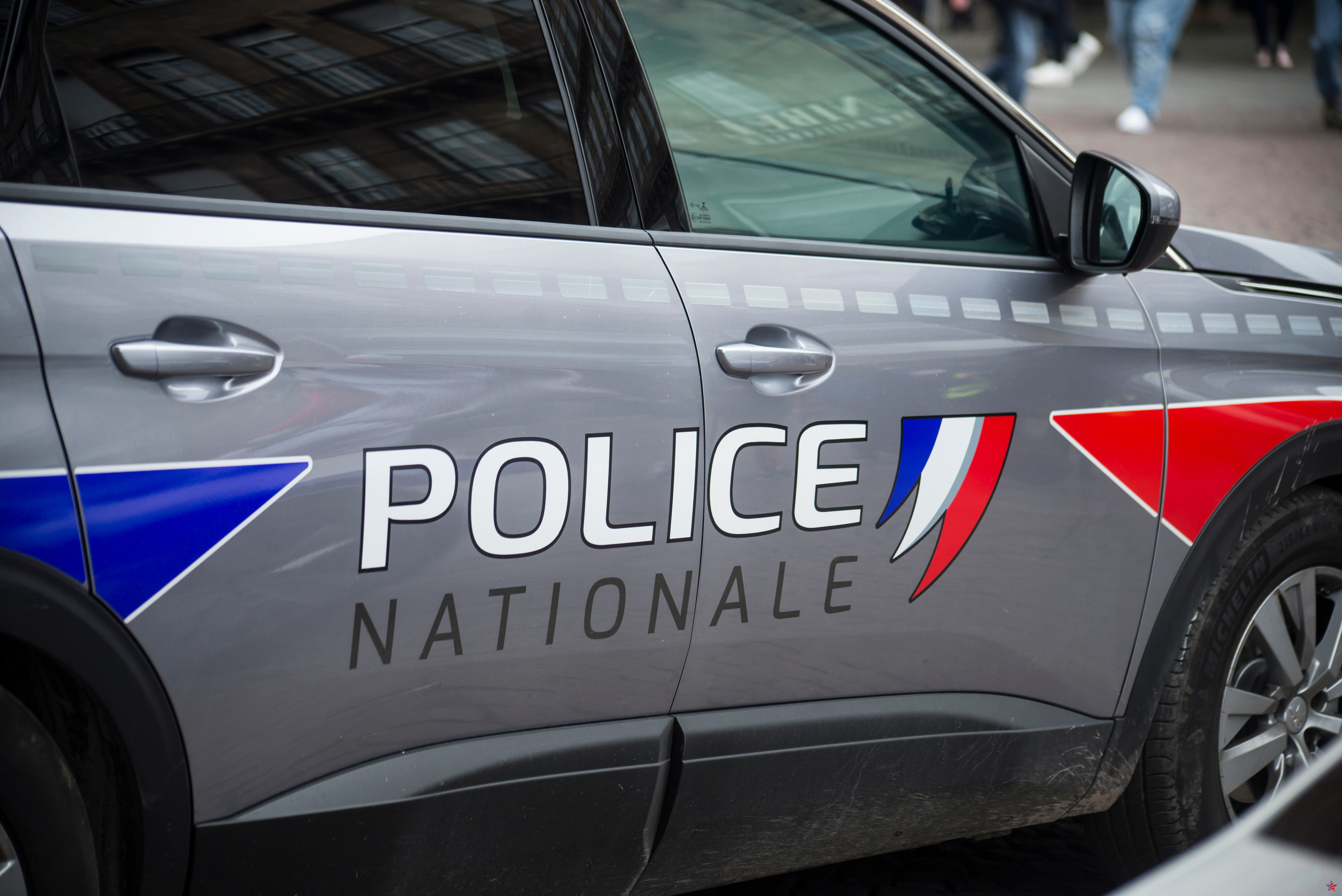 Hérault: una niña de 14 años brutalmente golpeada frente a su escuela, un menor arrestado