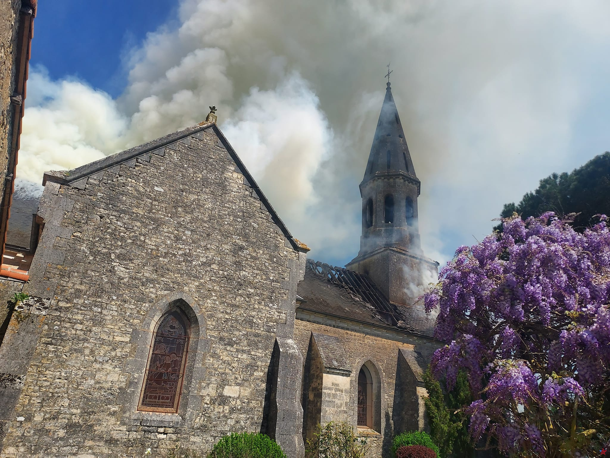 Charente: “daños irreparables” tras el incendio de la iglesia de Bioussac, lamenta el alcalde