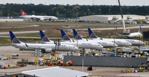 Pérdida de una puerta en pleno vuelo: las acciones de Boeing abrieron bruscamente, se cancelaron mil vuelos