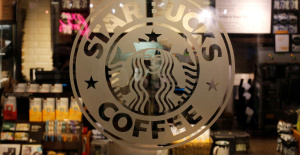 Starbucks acusado de engañar a los clientes para que ingresaran a su aplicación y recaudar 900 millones de dólares