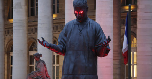 Para el lanzamiento de su nuevo álbum, el rapero Kid Cudi se regala una estatua gigante suya en el corazón de París