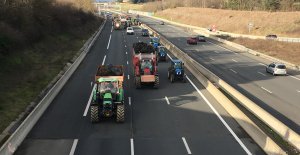 En Lyon, los agricultores duermen en la autopista para bloquear el acceso a la ciudad
