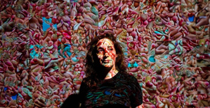 Sandra Rodríguez transforma millones de imágenes pornográficas en mosaico abstracto utilizando IA