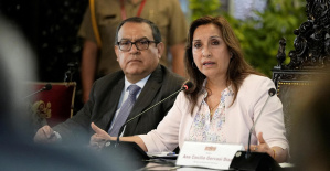 La presidenta peruana Dina Boluarte agredida por dos mujeres