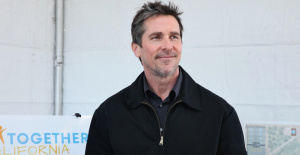 Como Bruce Wayne, Christian Bale se ocupa de los huérfanos